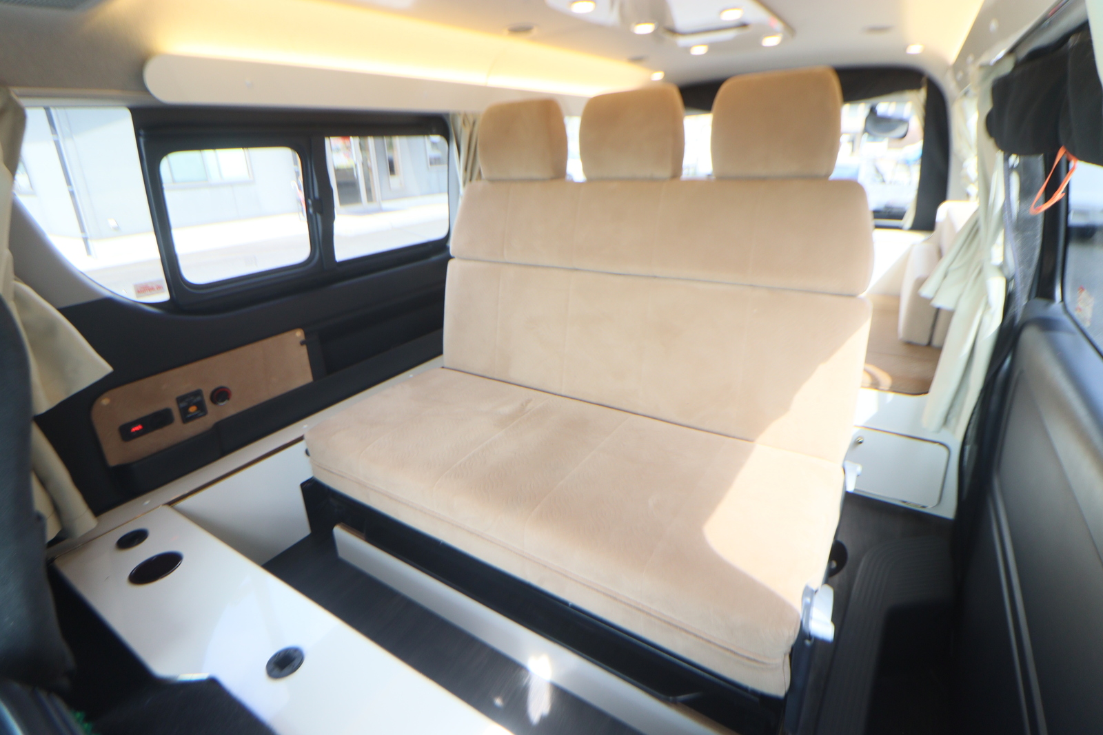 キャンピングカーバンコン