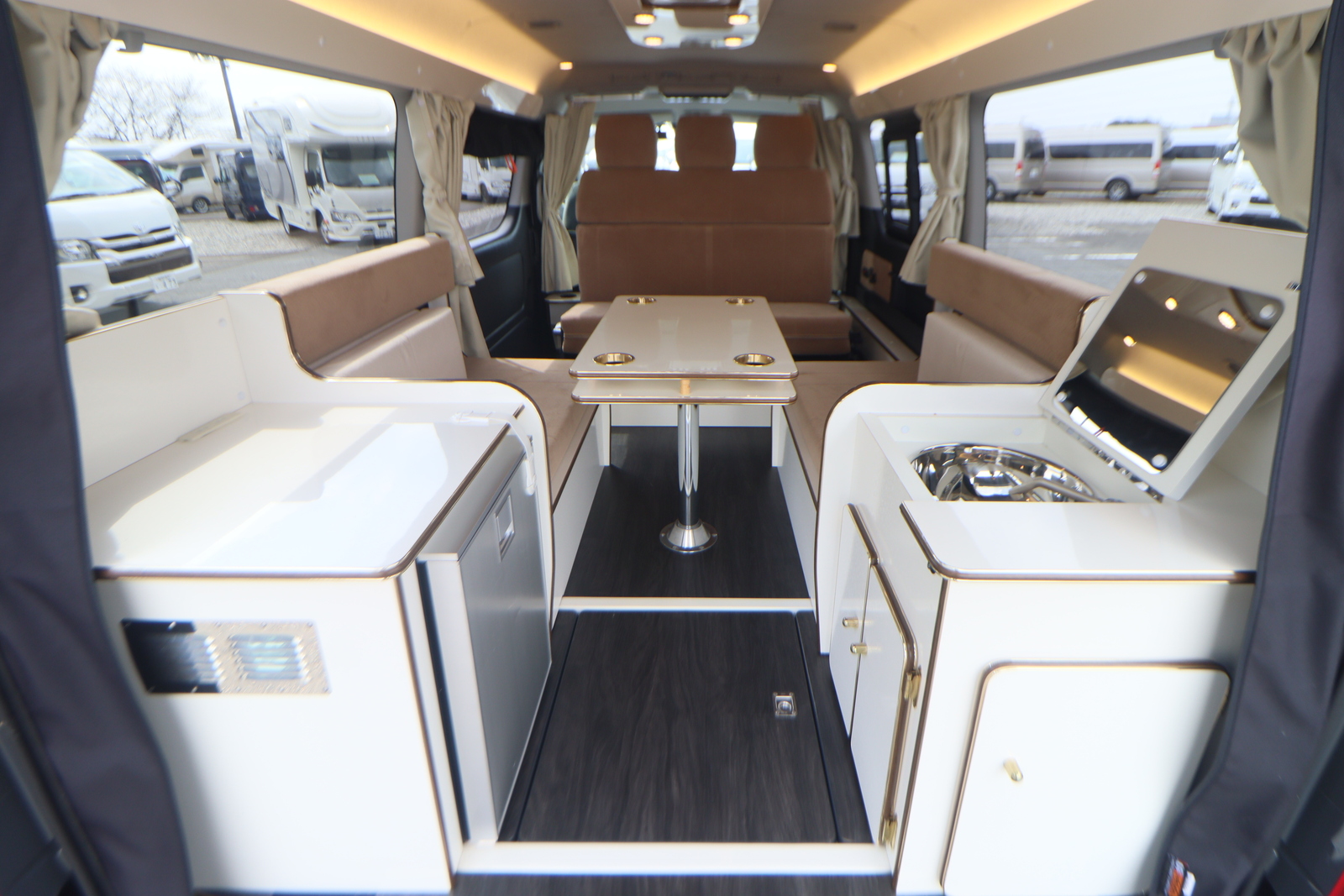 キャンピングカーバンコン