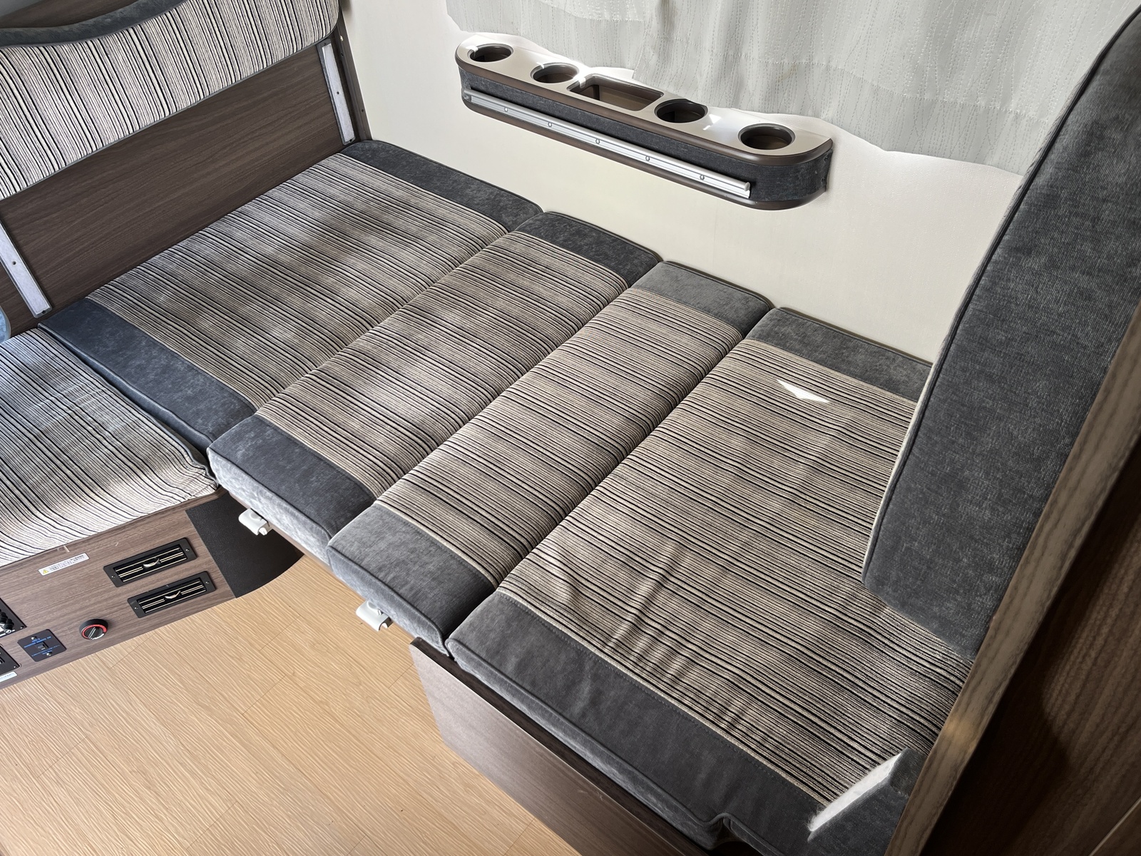 キャンピングカーキャブコン