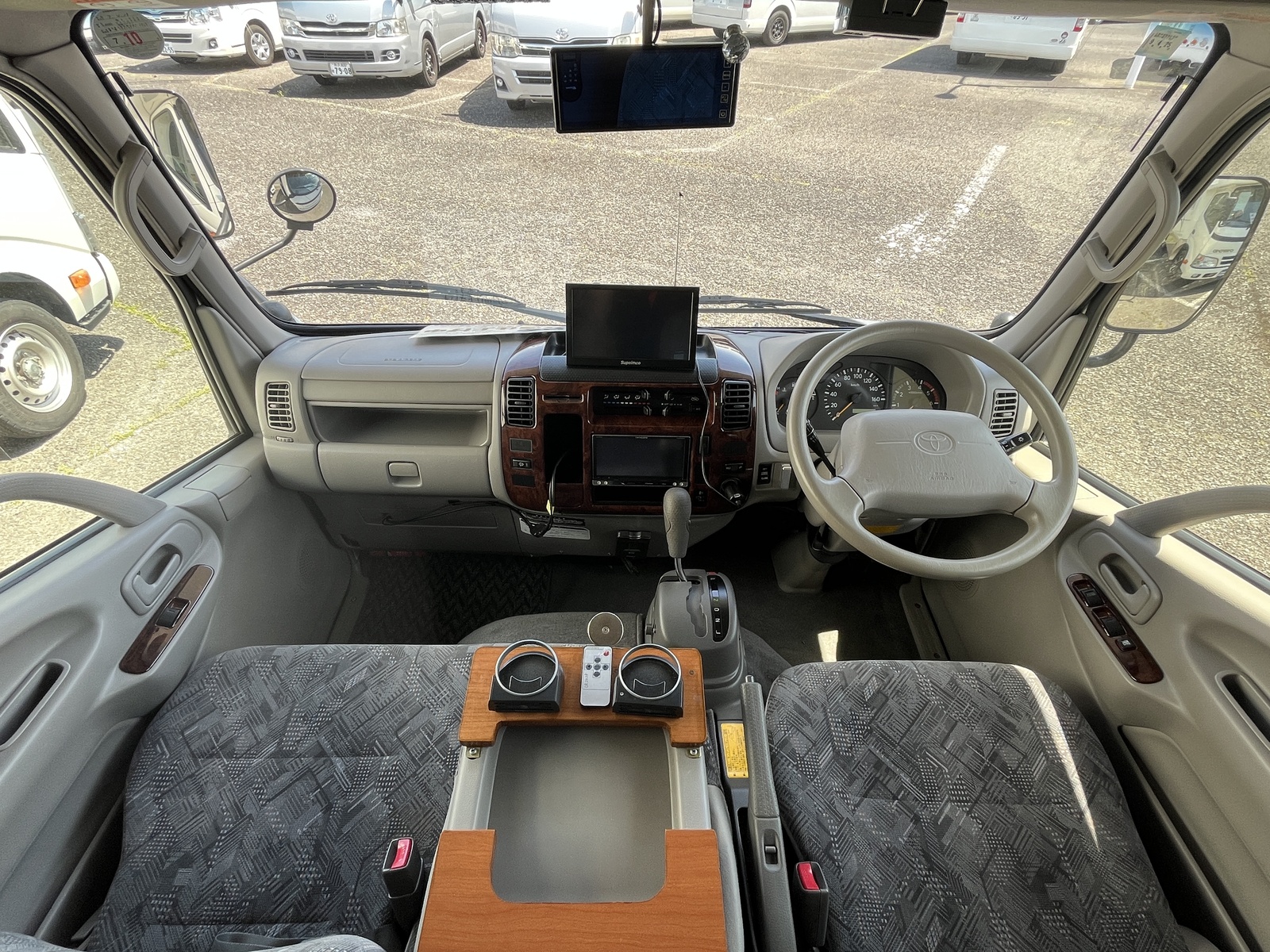 キャンピングカーキャブコン