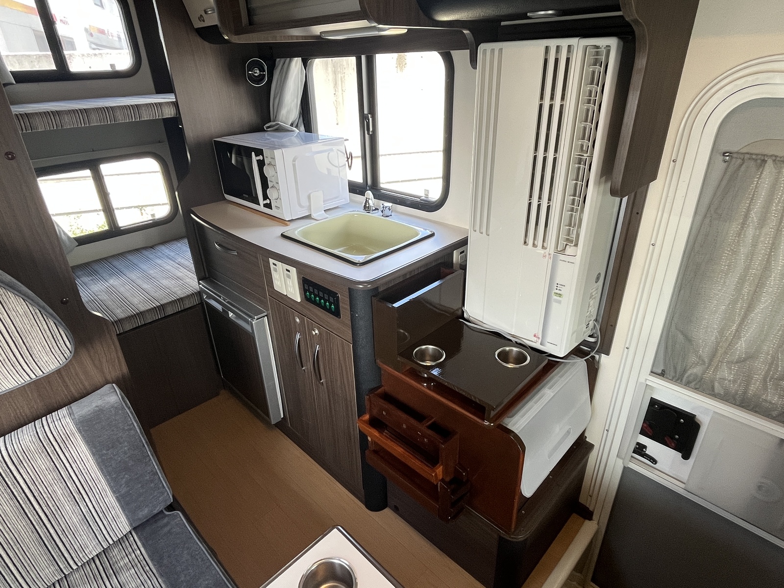 キャンピングカーキャブコン