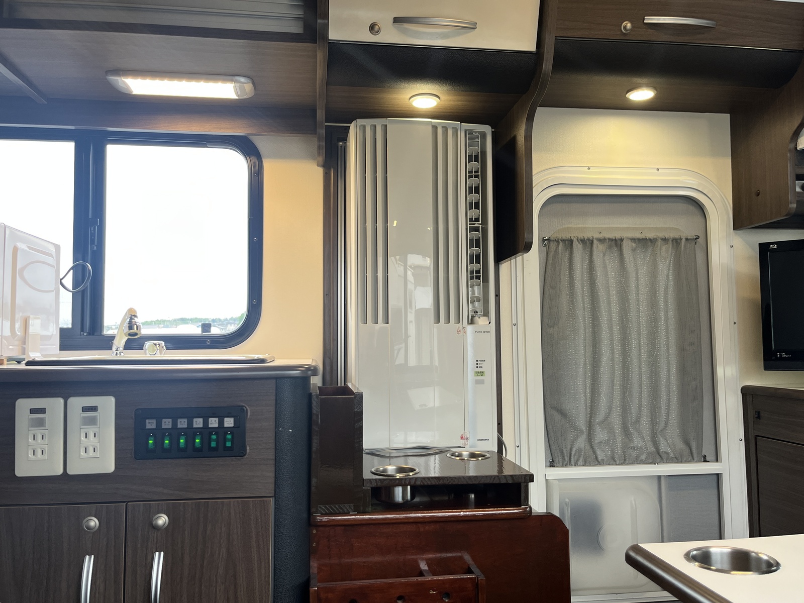 キャンピングカーキャブコン