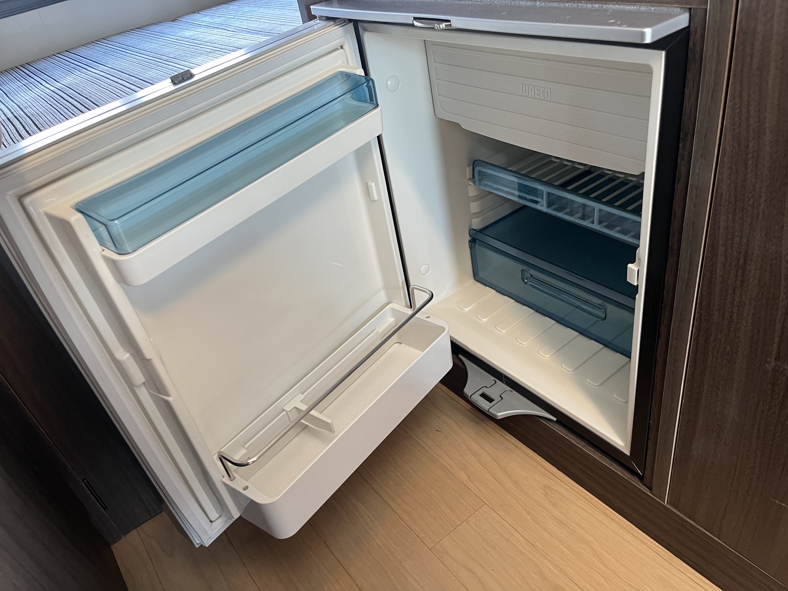 キャンピングカーキャブコン