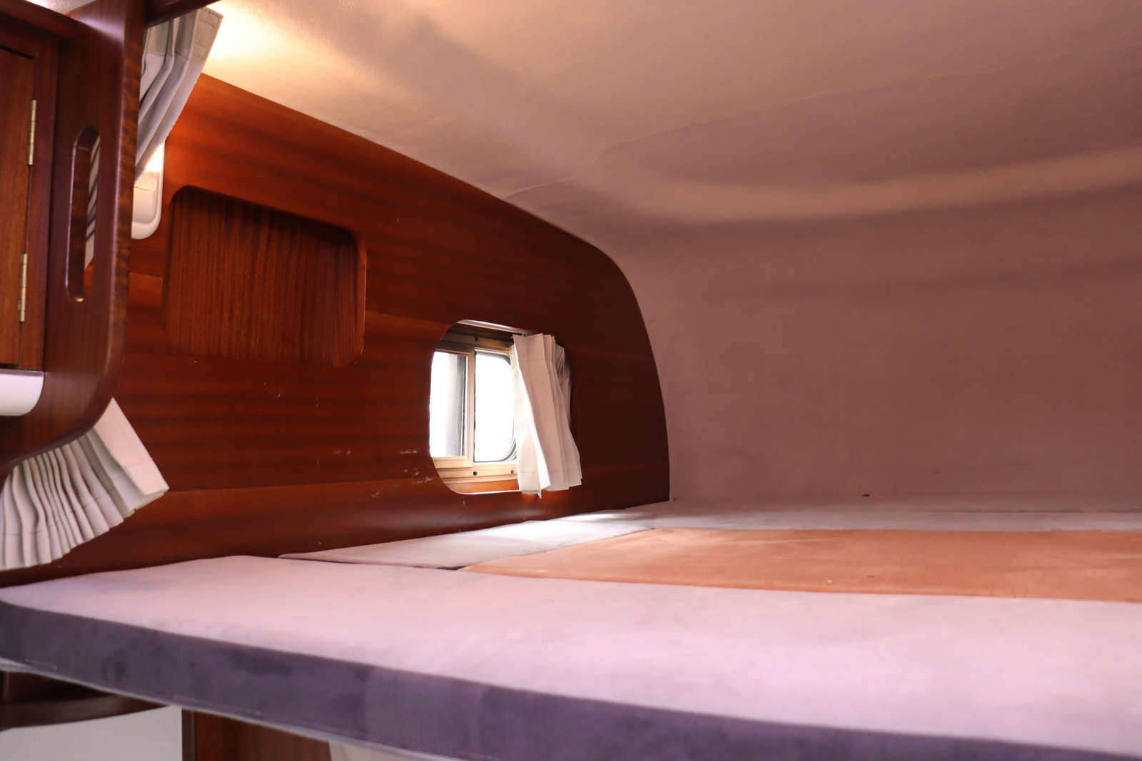 キャンピングカーキャブコン