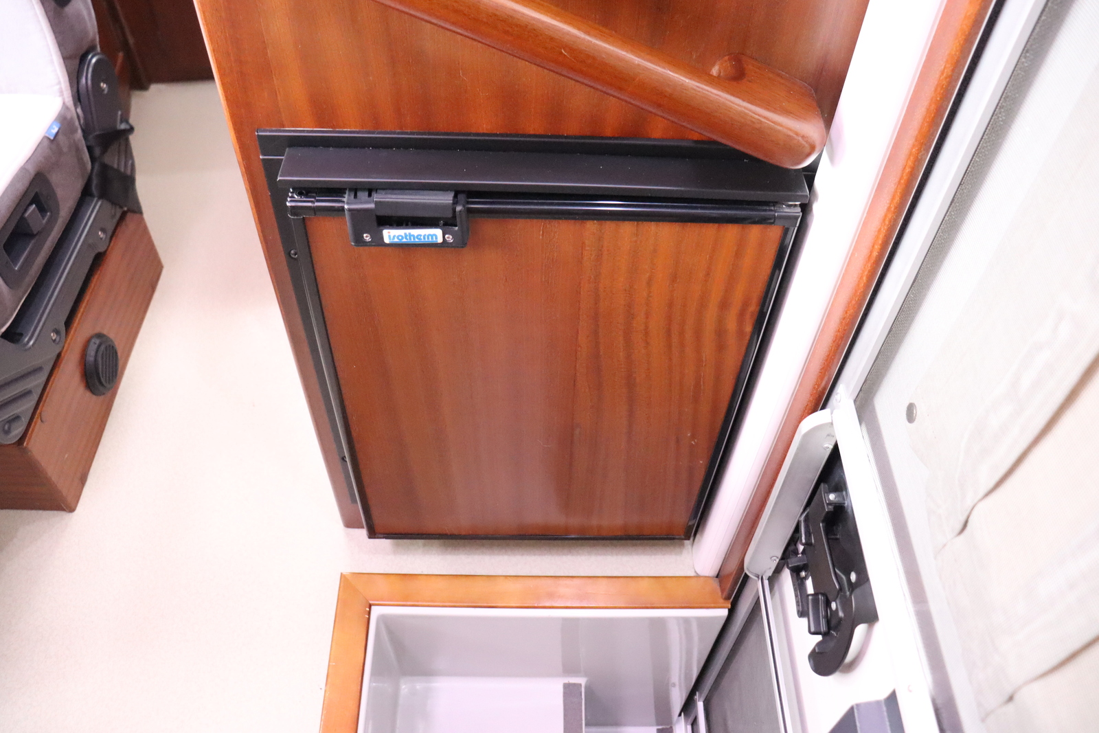 キャンピングカーキャブコン