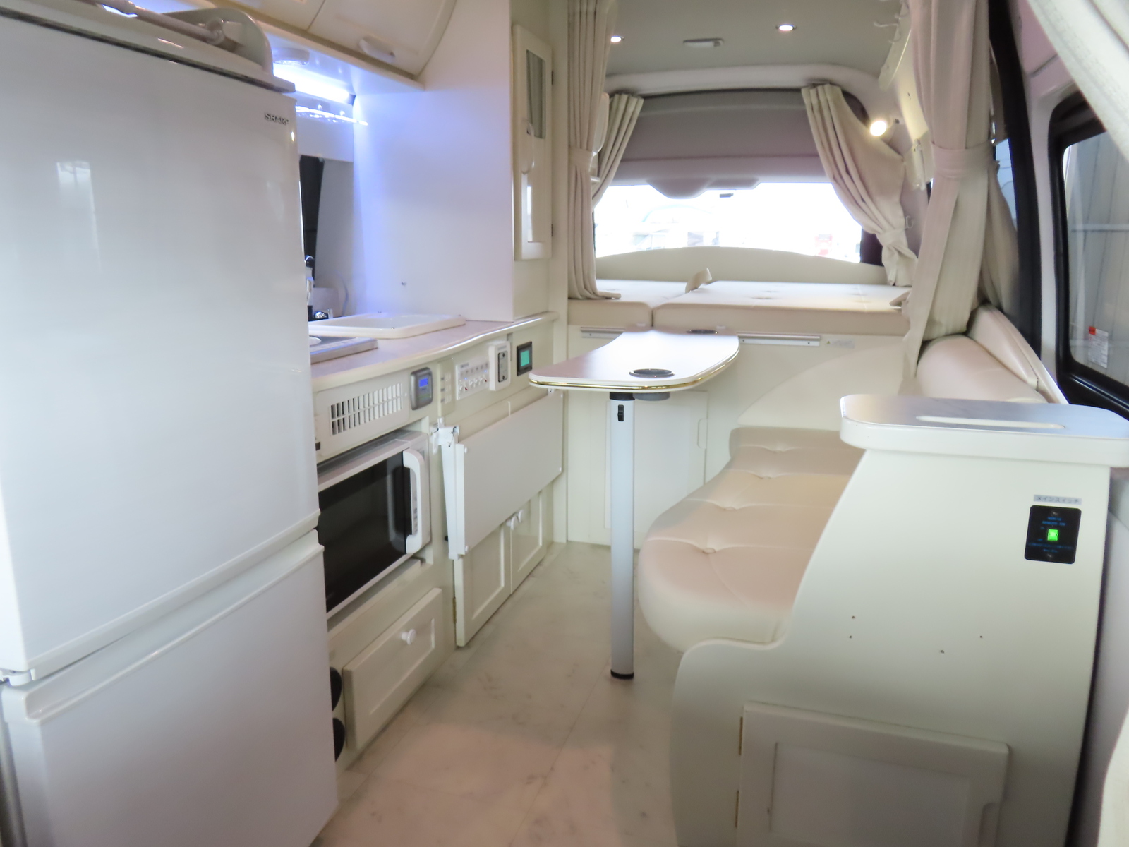 キャンピングカーバンコン