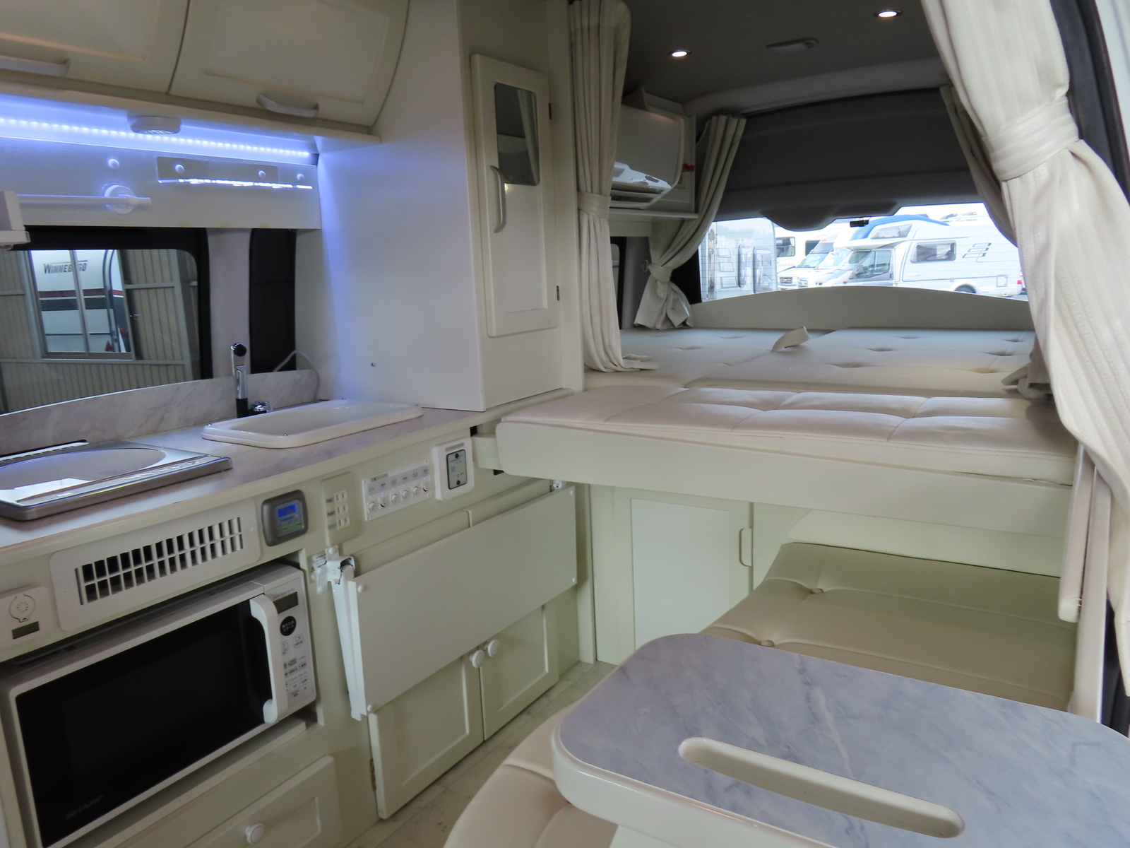 キャンピングカーバンコン