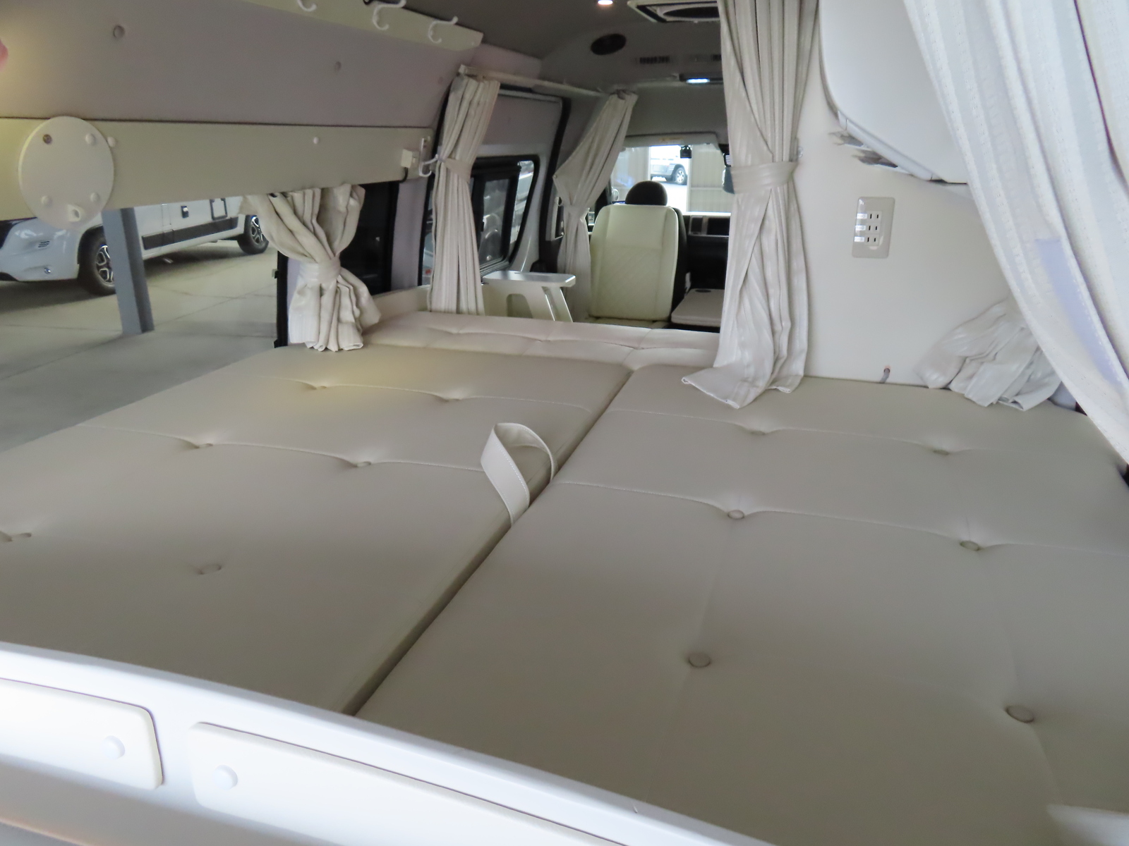 キャンピングカーバンコン