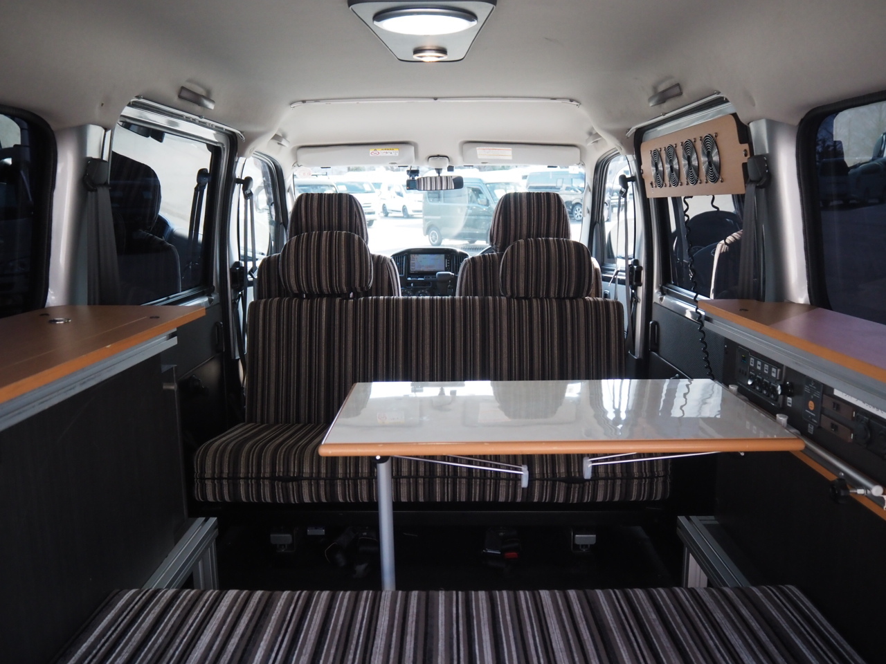 キャンピングカーバンコン