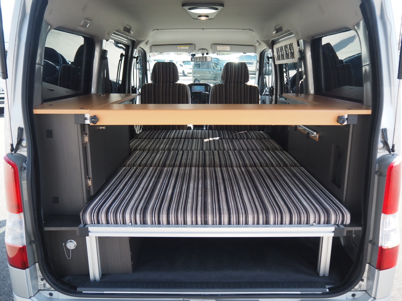 キャンピングカーバンコン