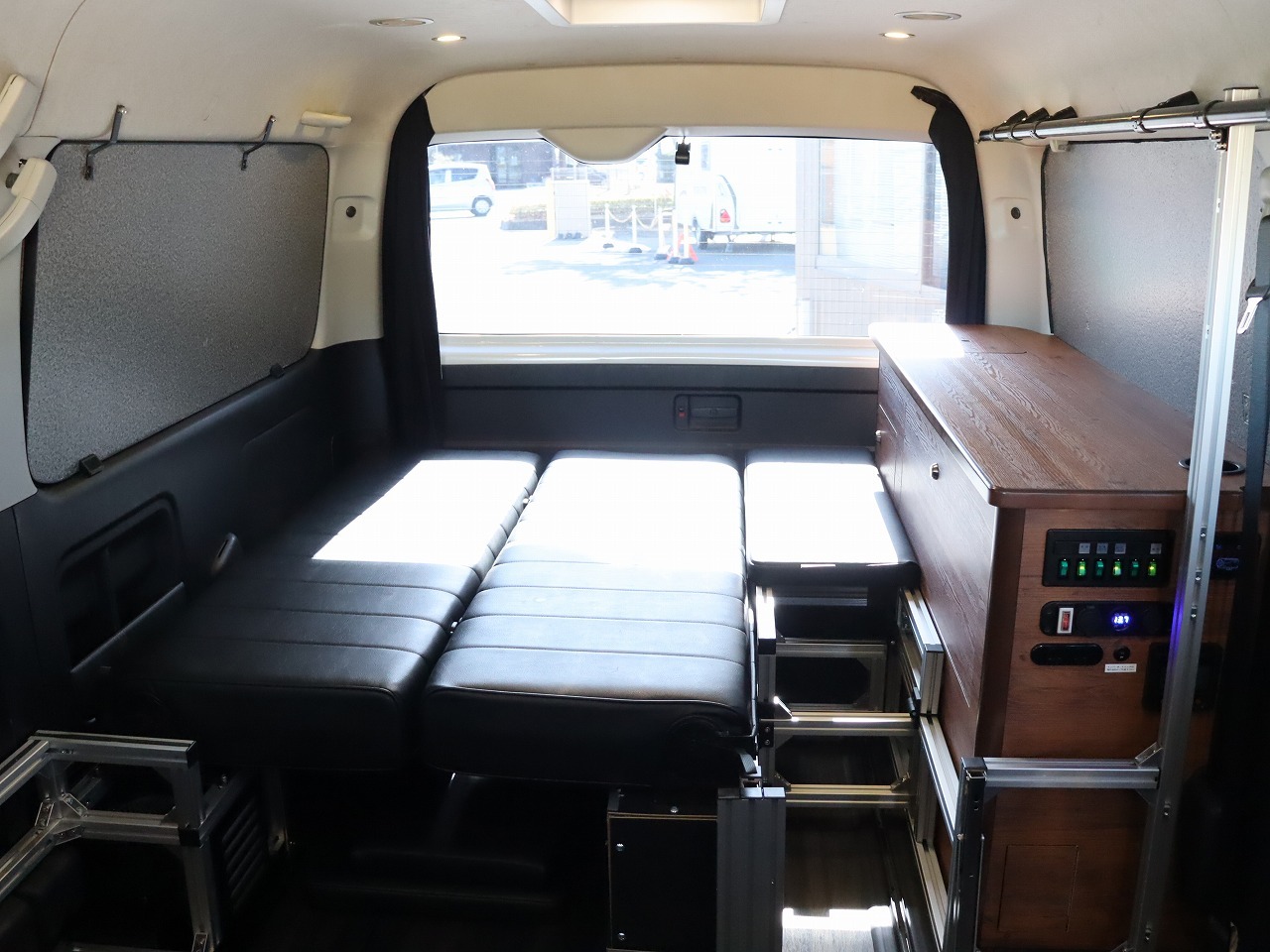 キャンピングカーバンコン