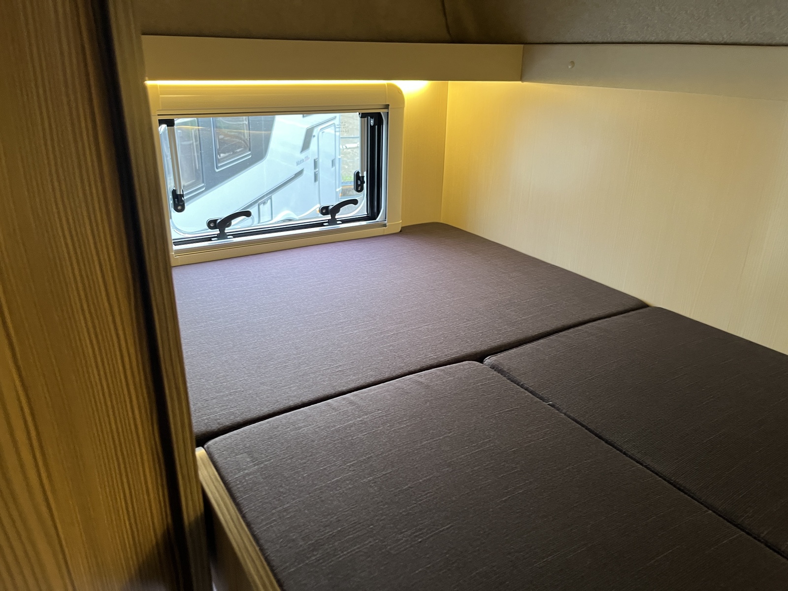 キャンピングカーキャブコン