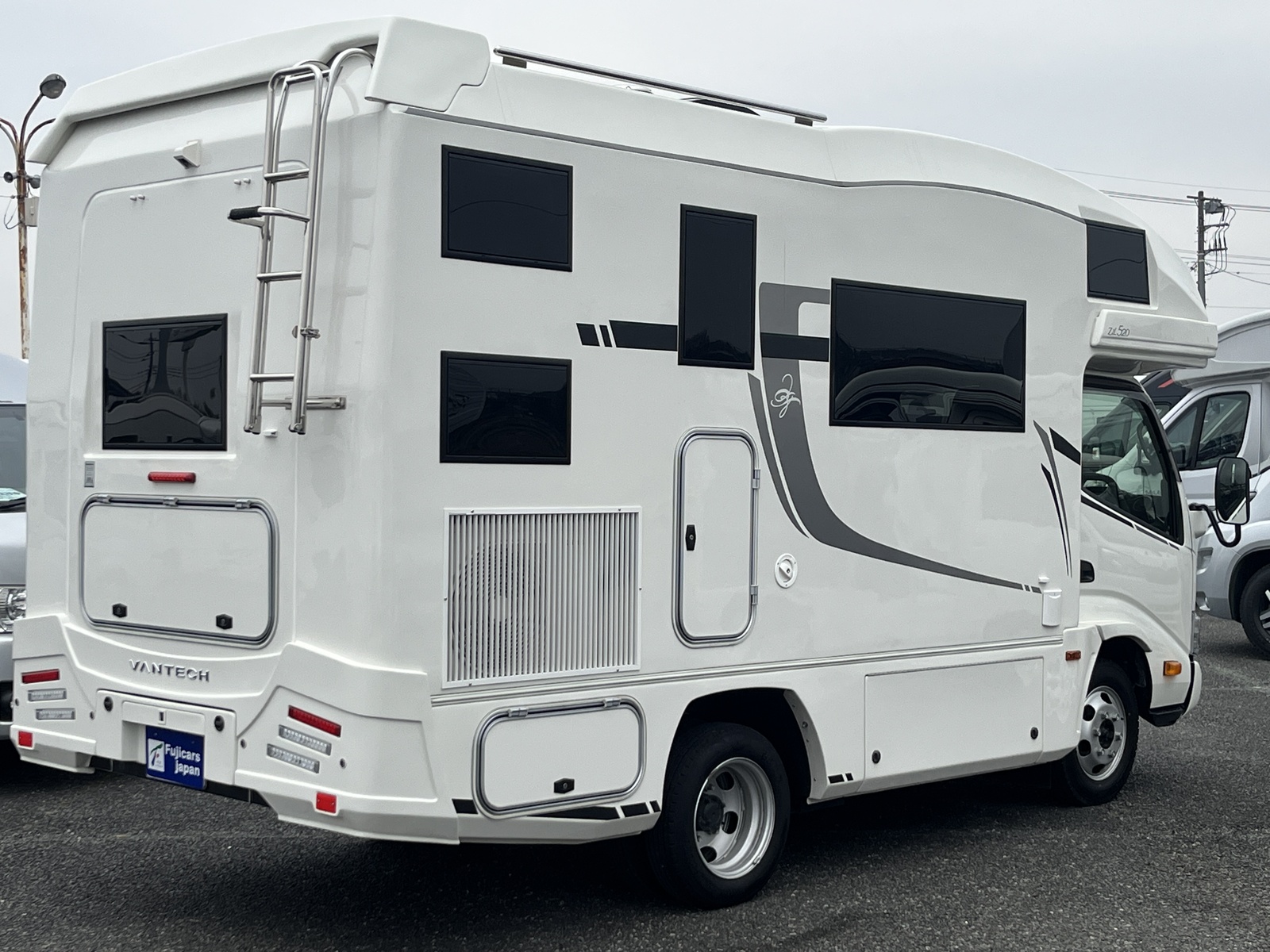 キャンピングカーキャブコン