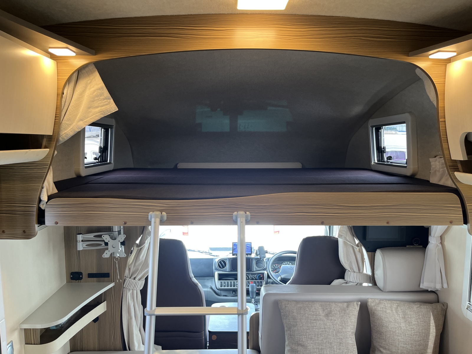 キャンピングカーキャブコン