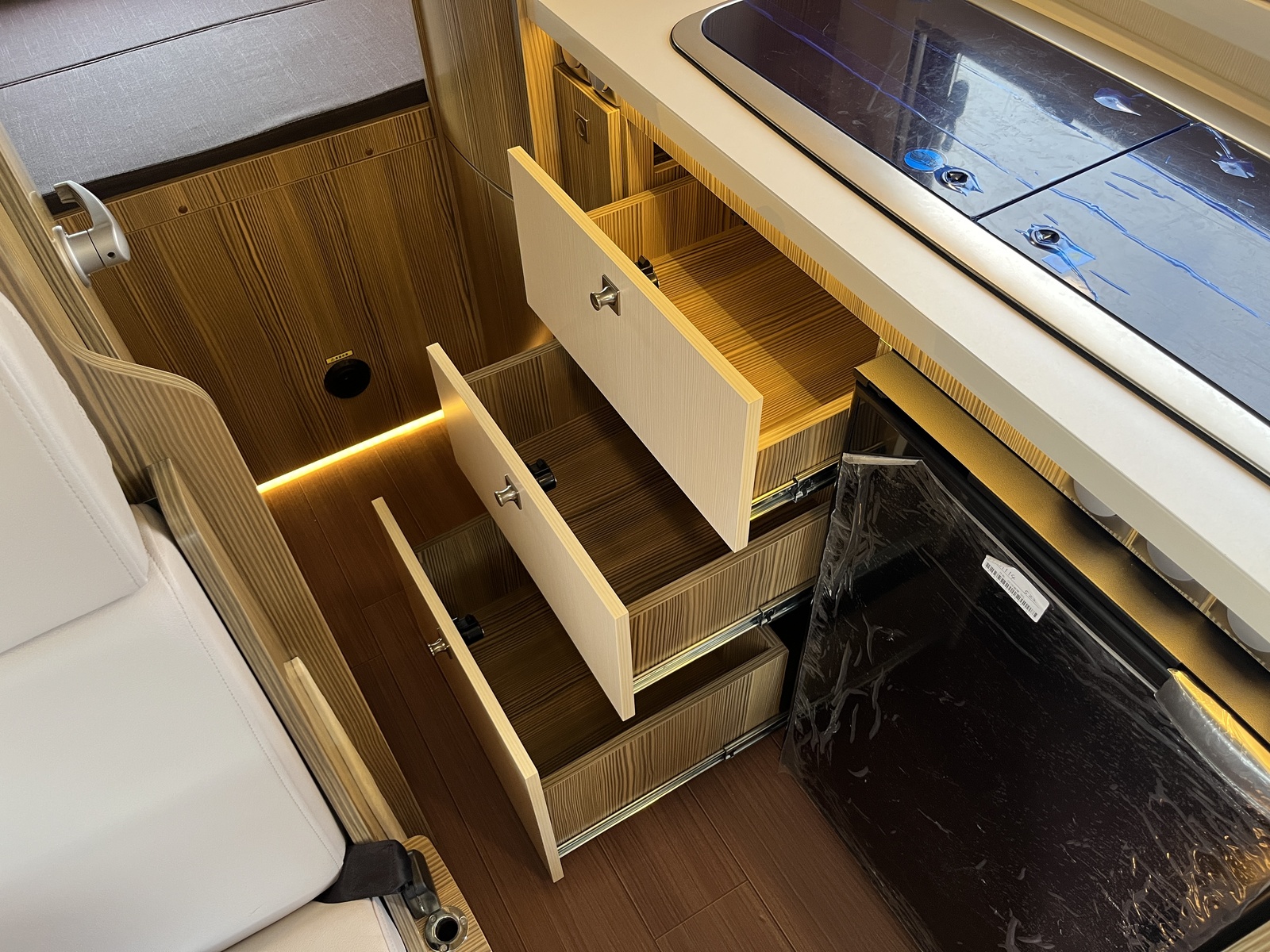 キャンピングカーキャブコン