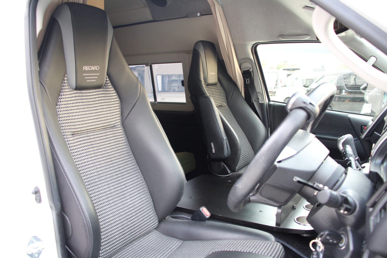 キャンピングカーバンコン