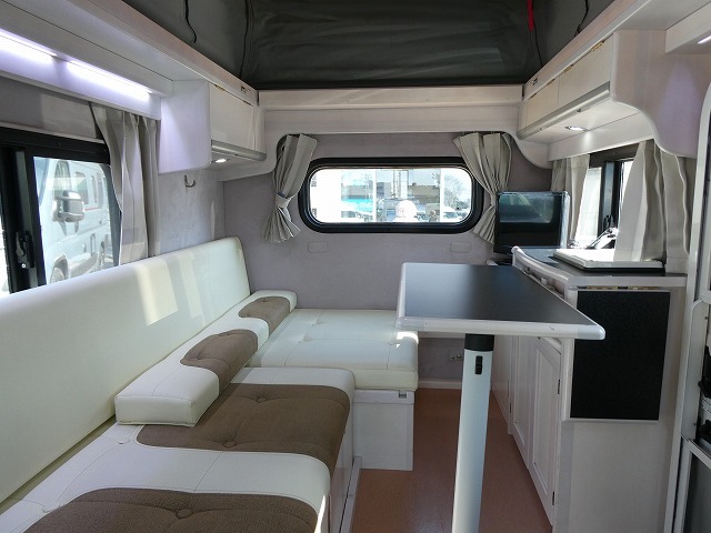 キャンピングカー軽キャンパー