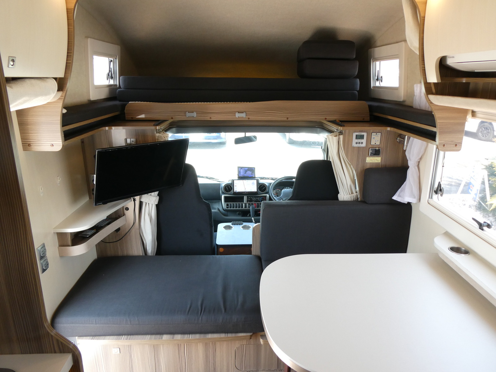 キャンピングカーキャブコン