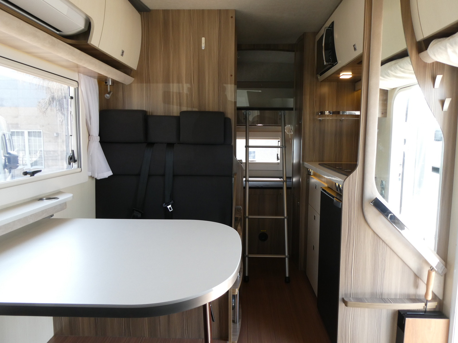 キャンピングカーキャブコン