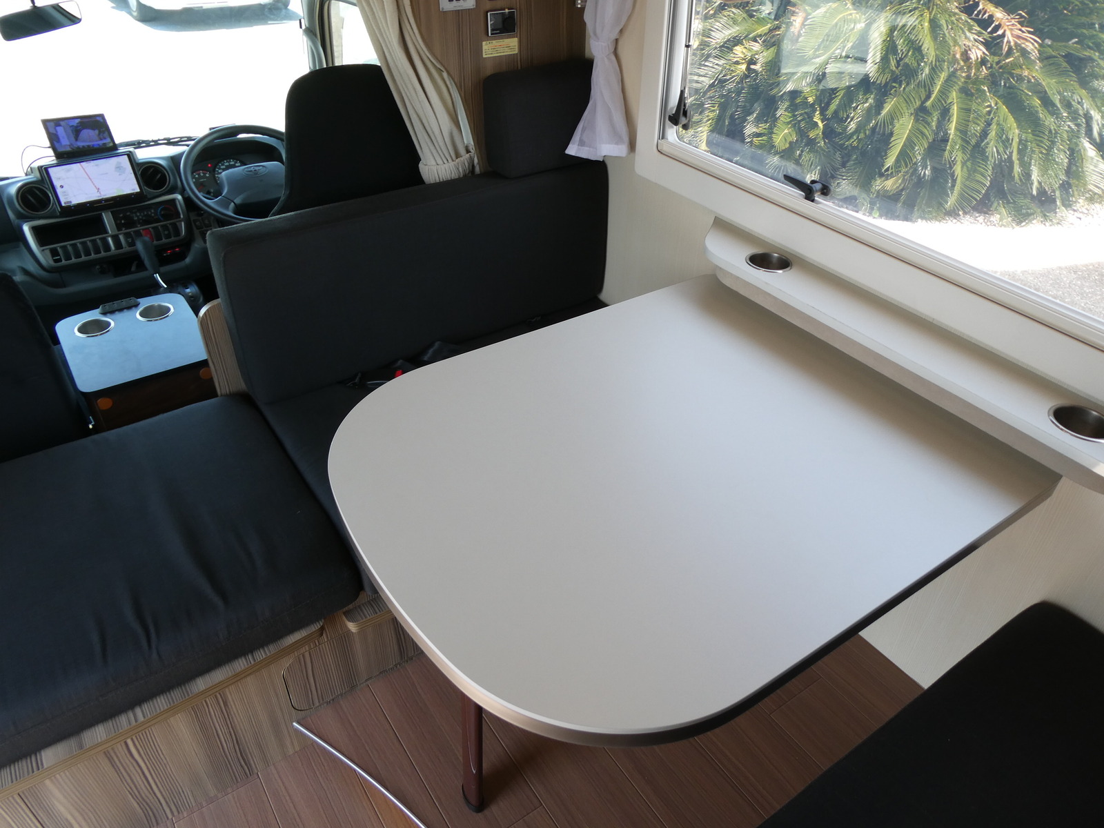 キャンピングカーキャブコン