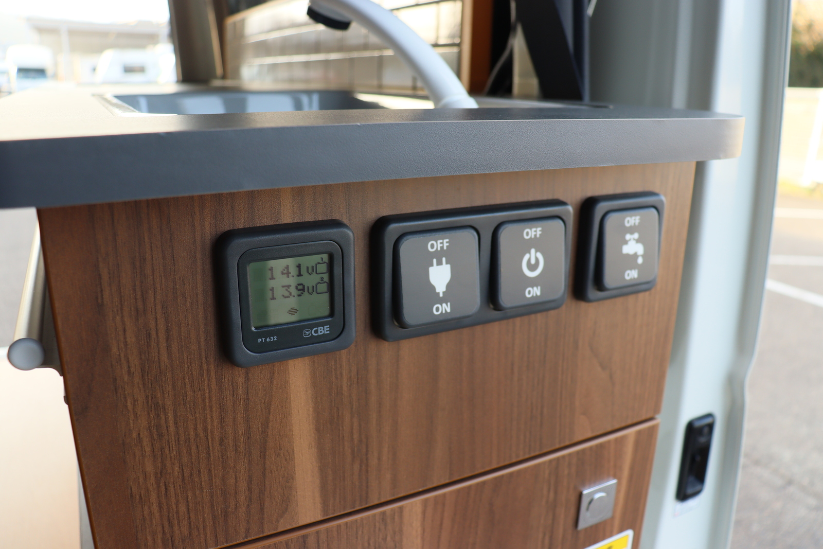 キャンピングカーバンコン