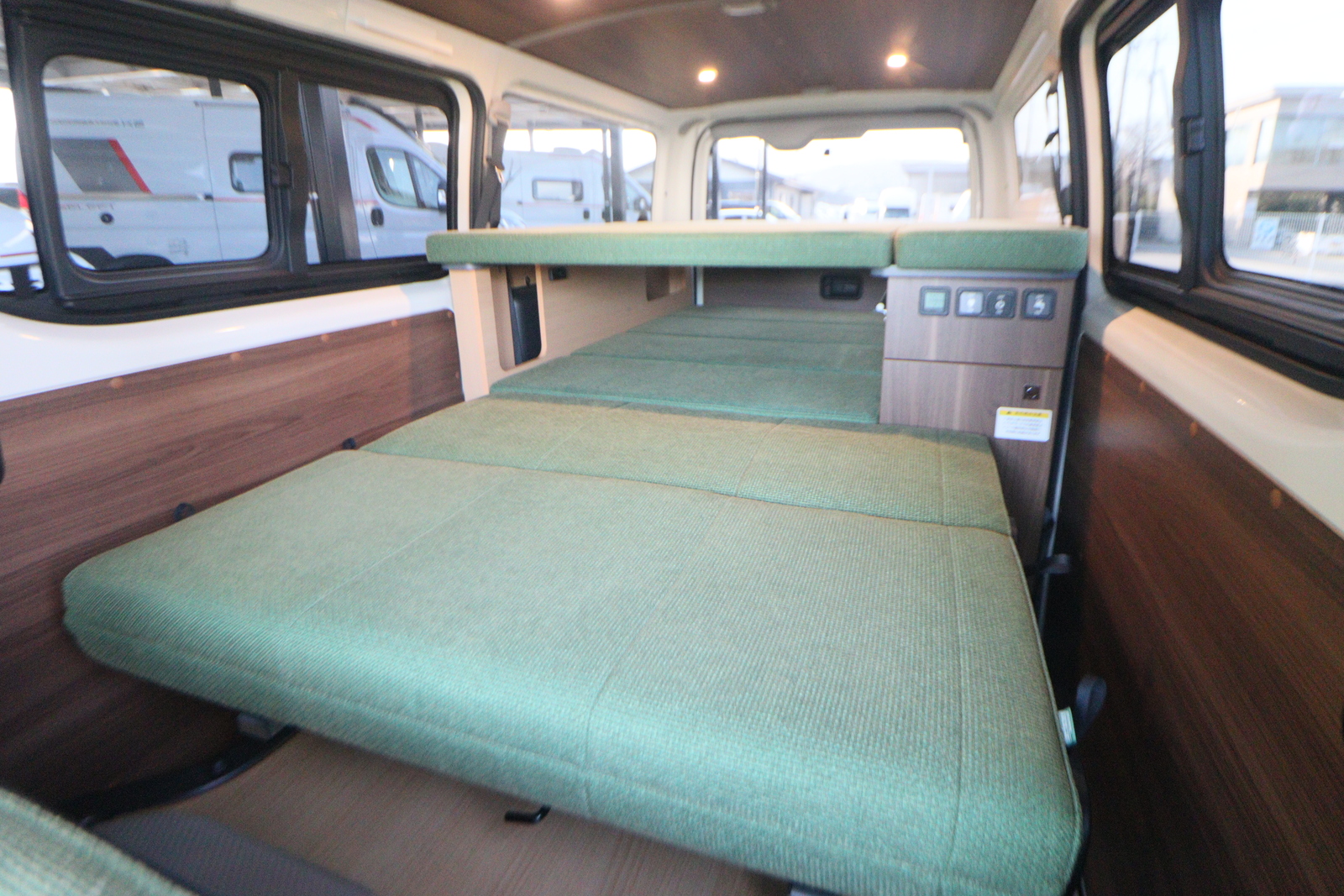 キャンピングカーバンコン