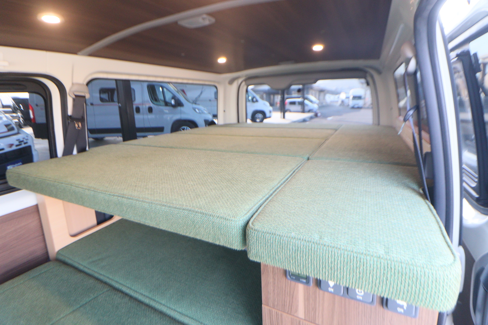 キャンピングカーバンコン