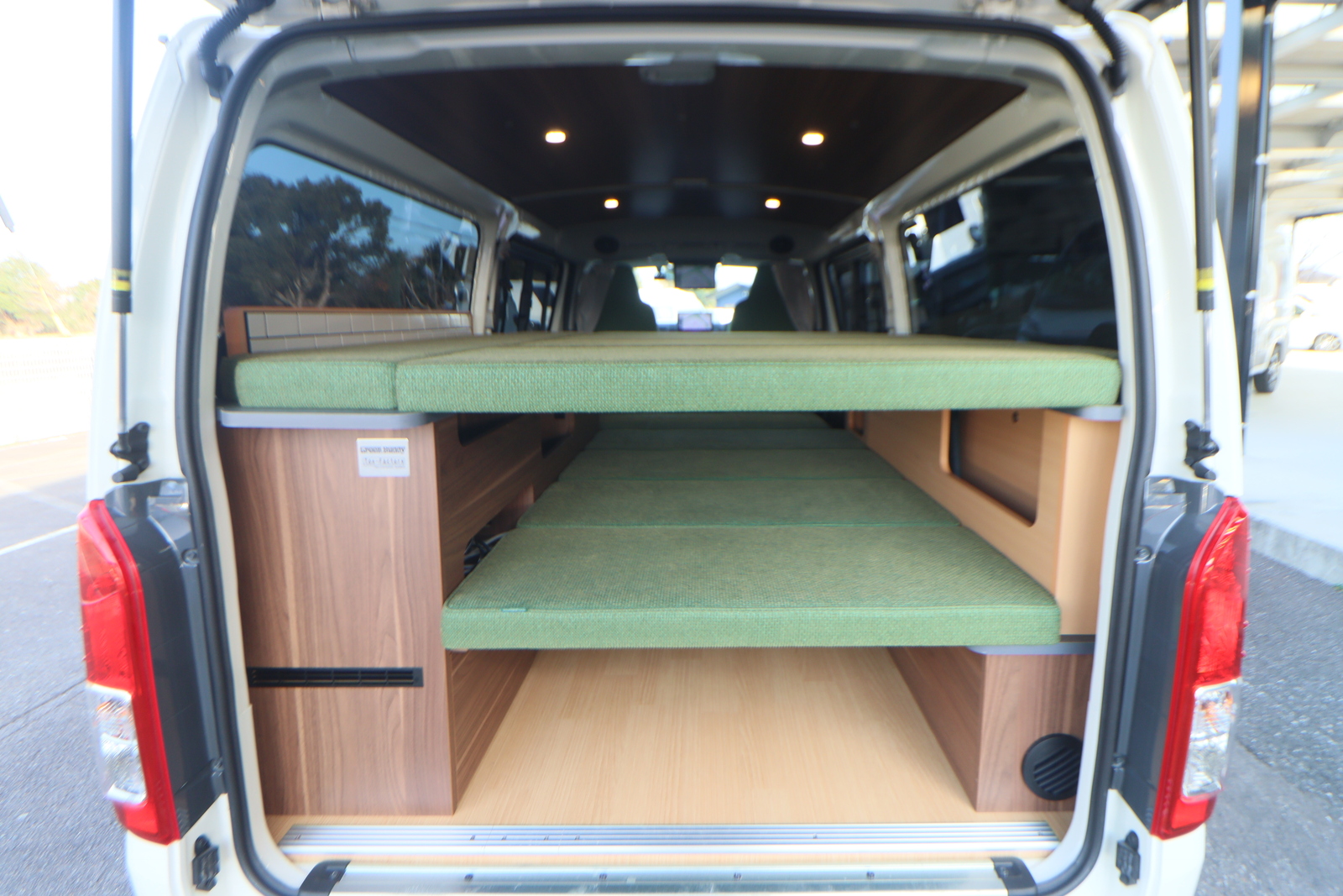 キャンピングカーバンコン