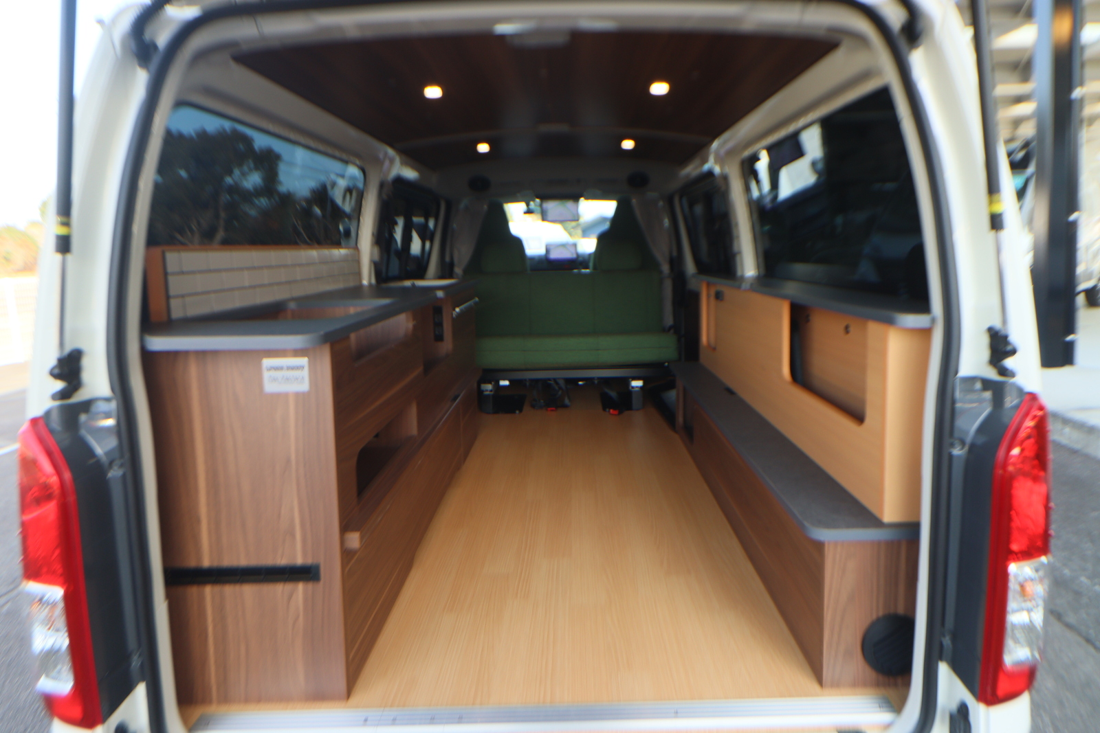 キャンピングカーバンコン