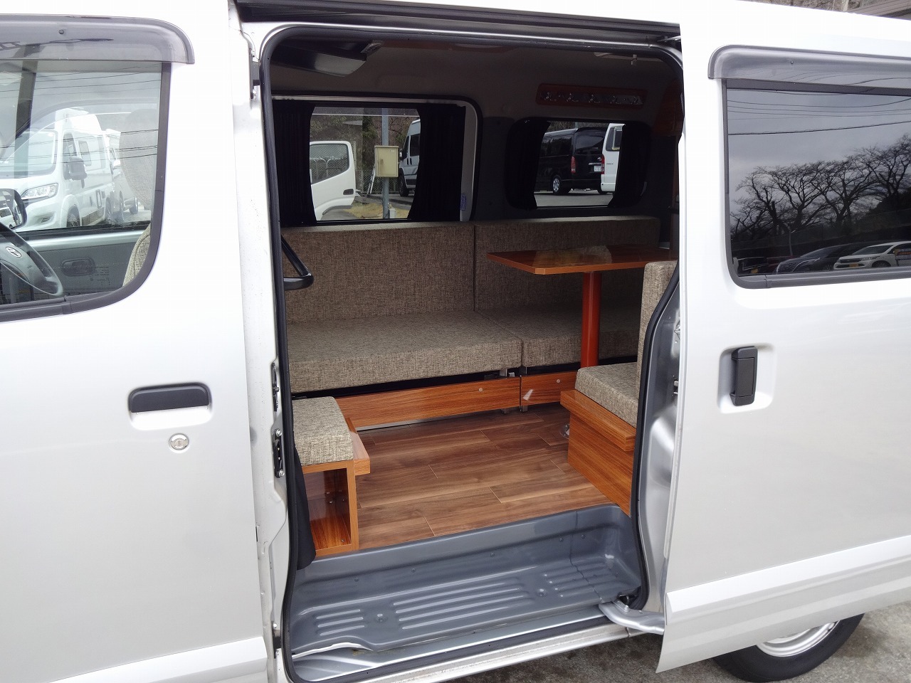 キャンピングカーバンコン