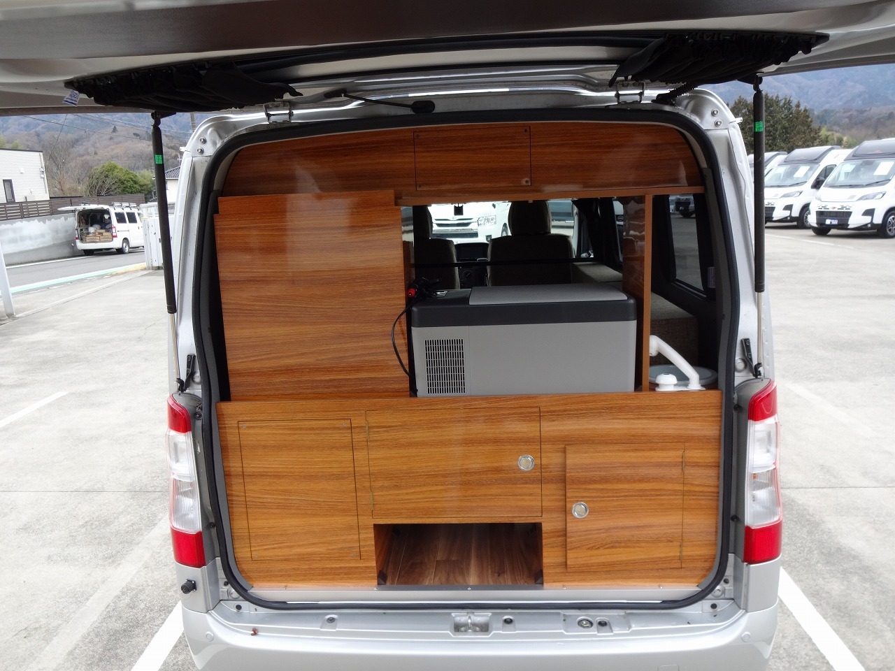 キャンピングカーバンコン