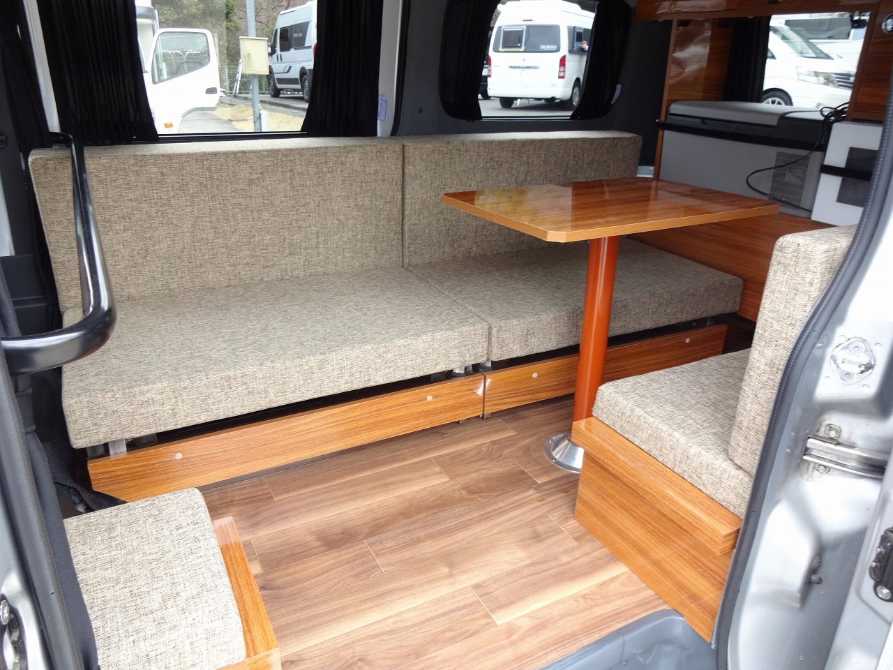 キャンピングカーバンコン