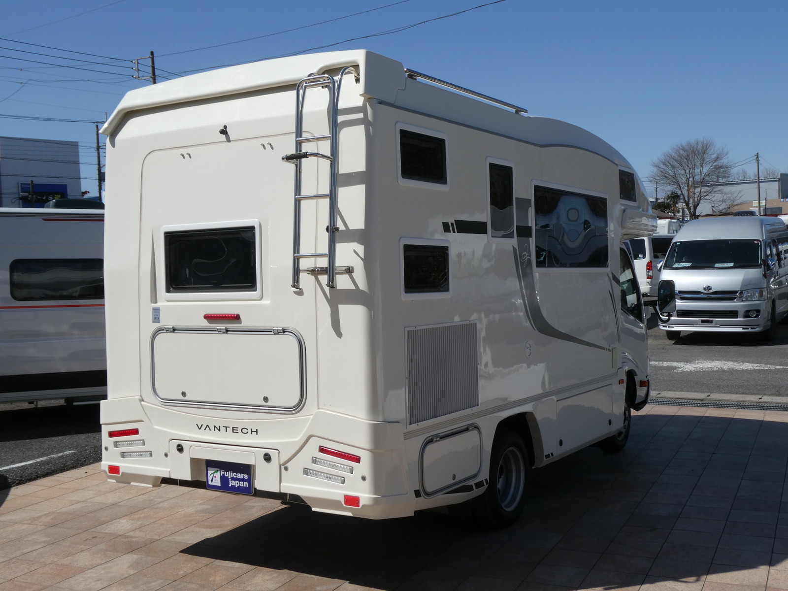 キャンピングカーキャブコン