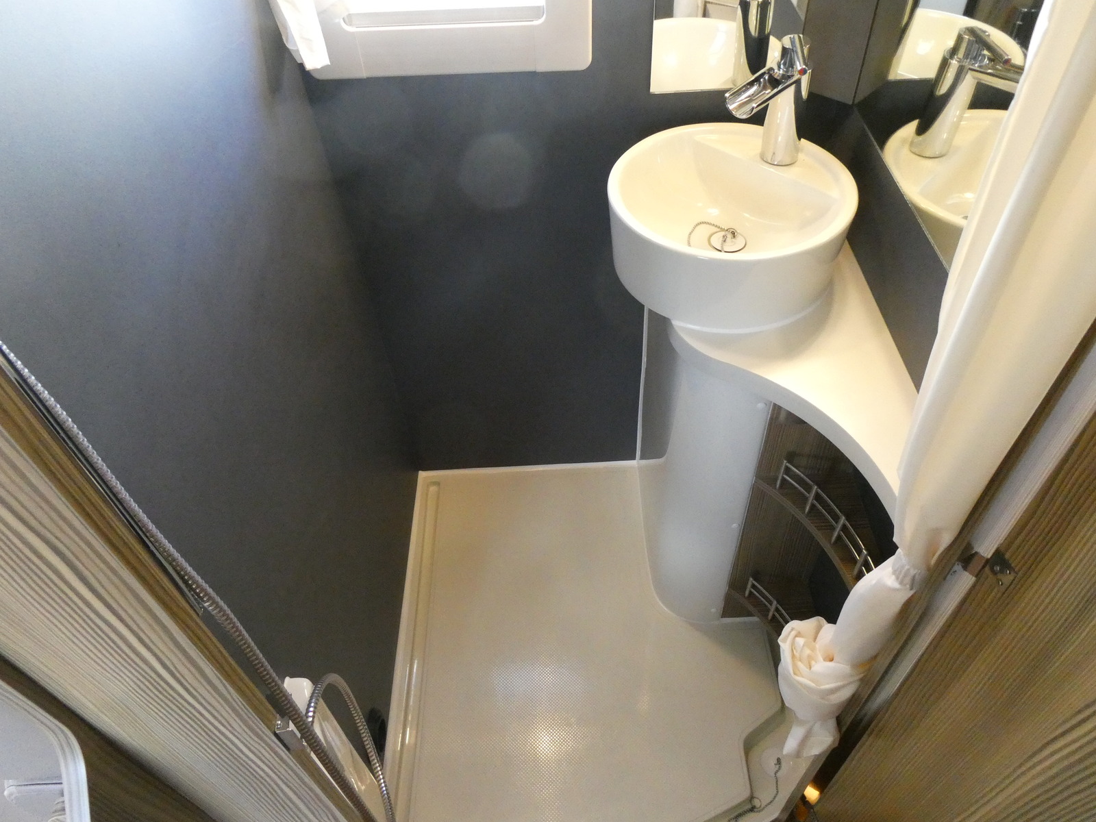 キャンピングカーキャブコン