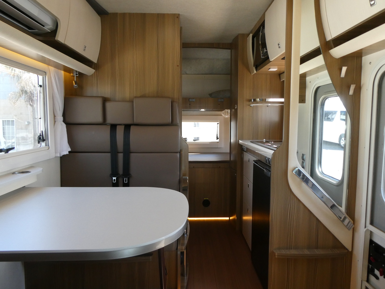 キャンピングカーキャブコン