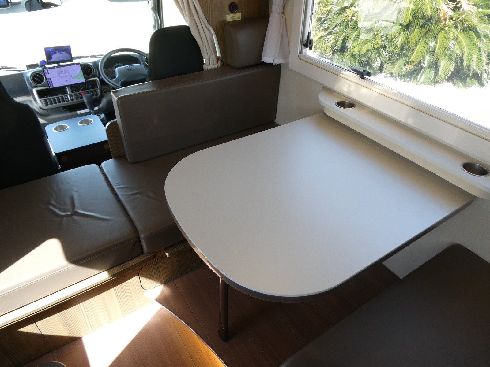 キャンピングカーキャブコン