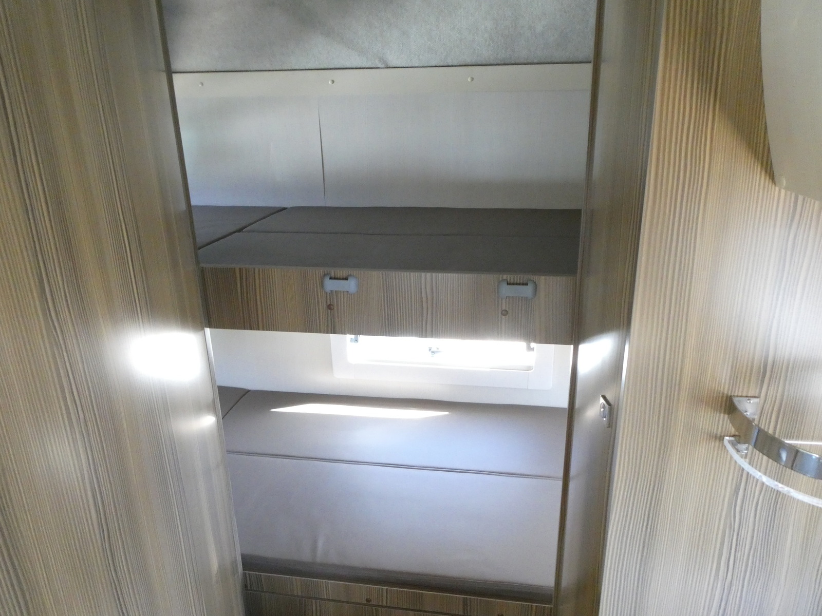 キャンピングカーキャブコン