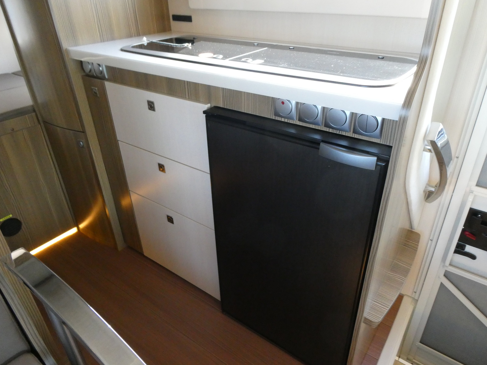 キャンピングカーキャブコン