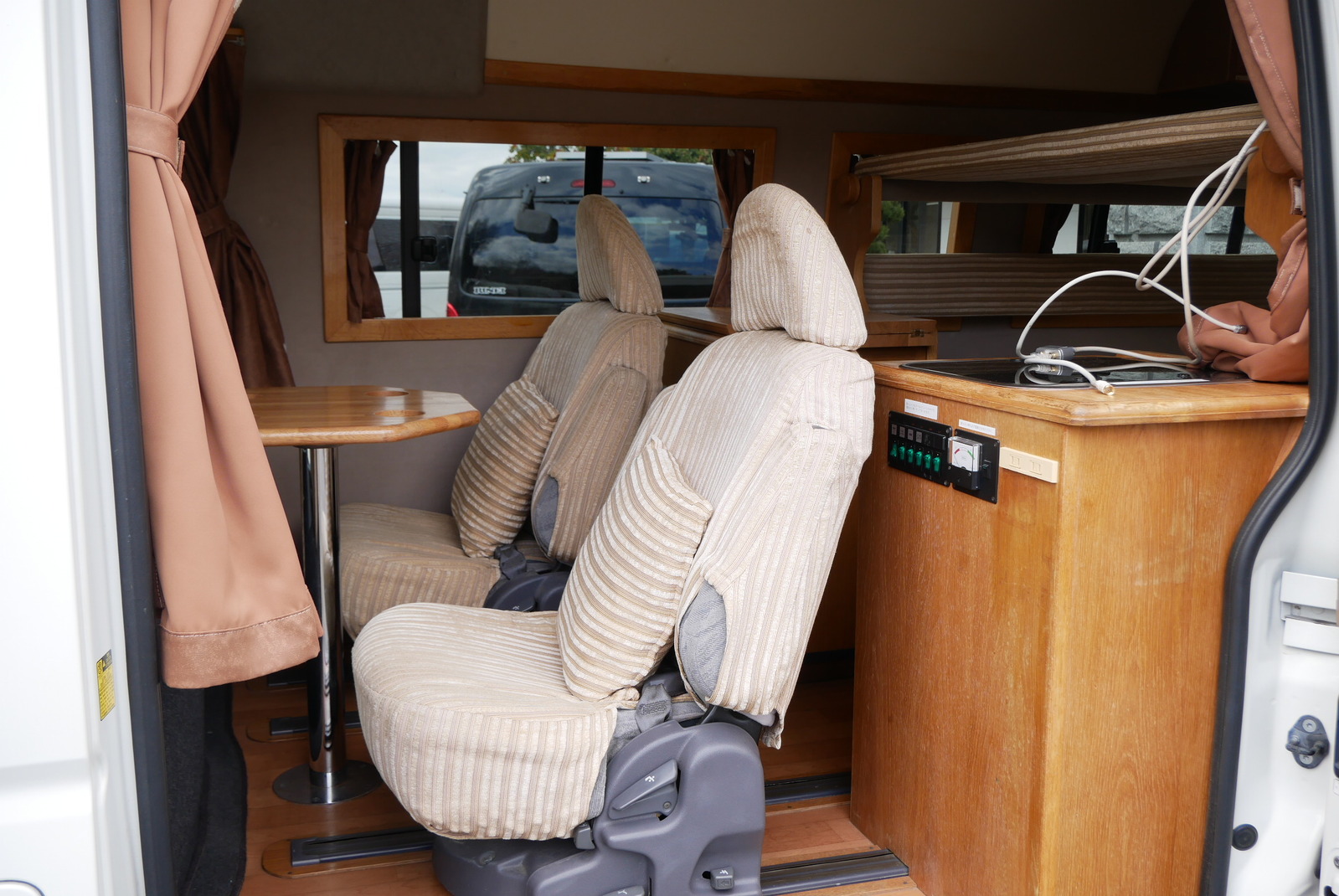 キャンピングカーバンコン