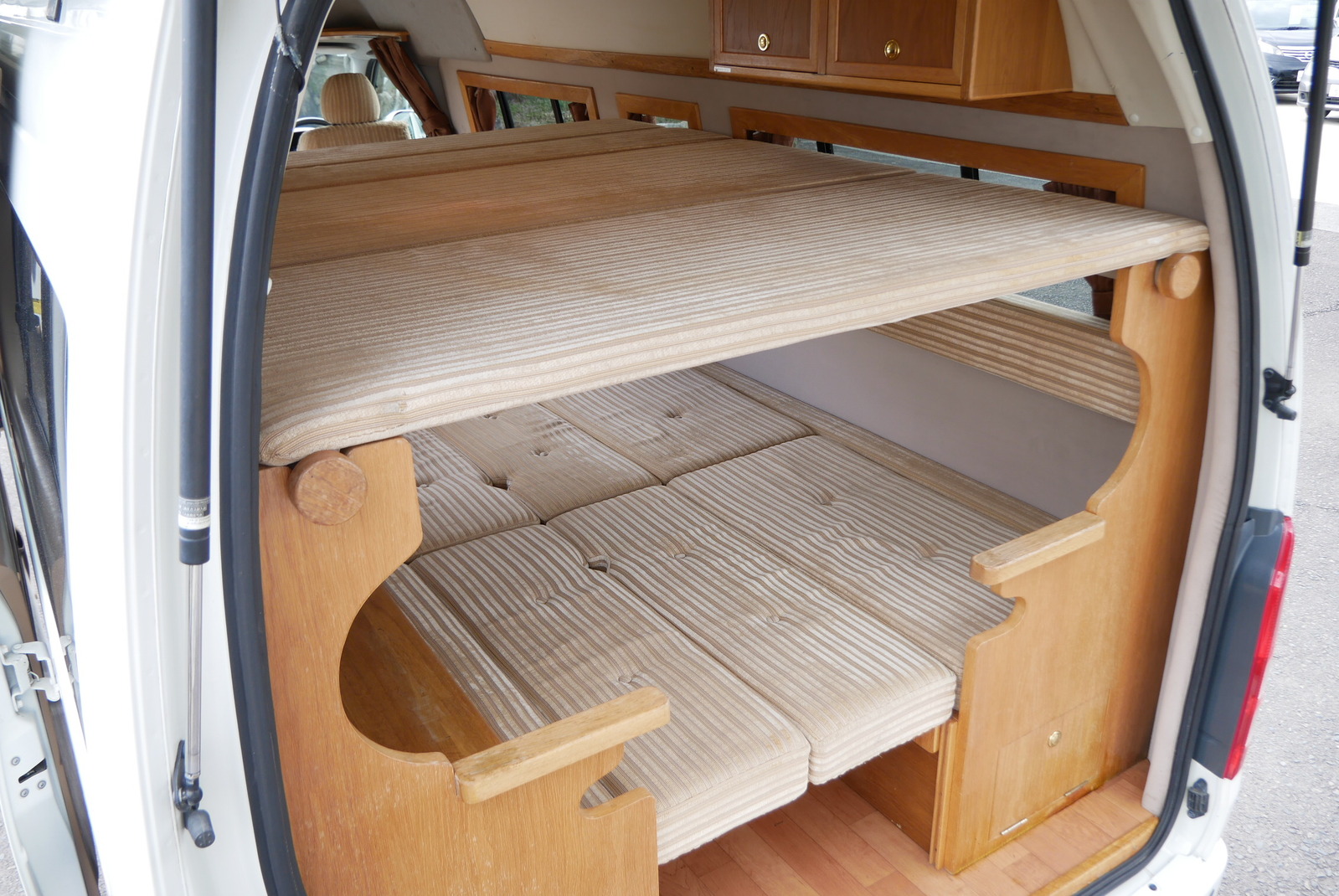 キャンピングカーバンコン