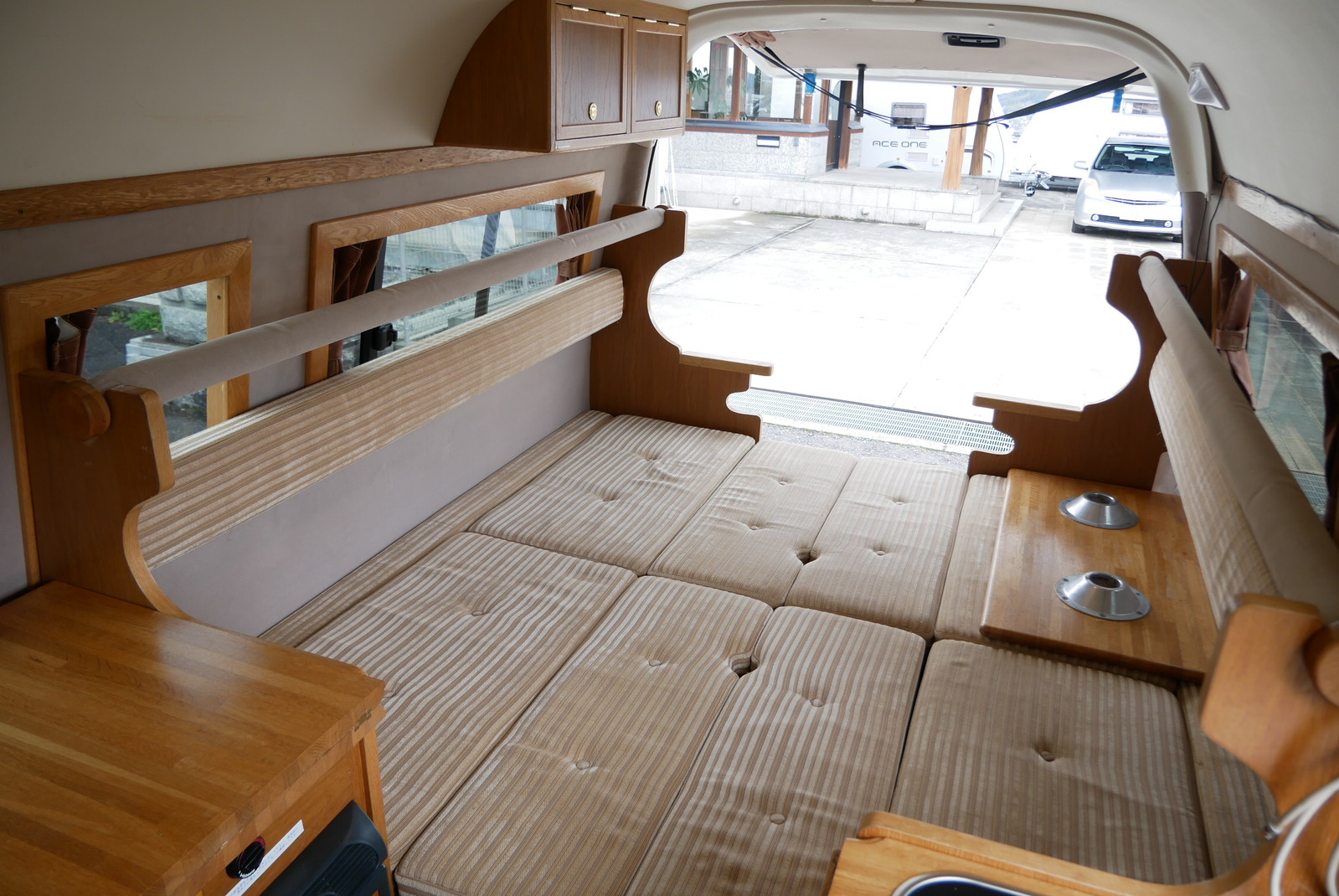 キャンピングカーバンコン