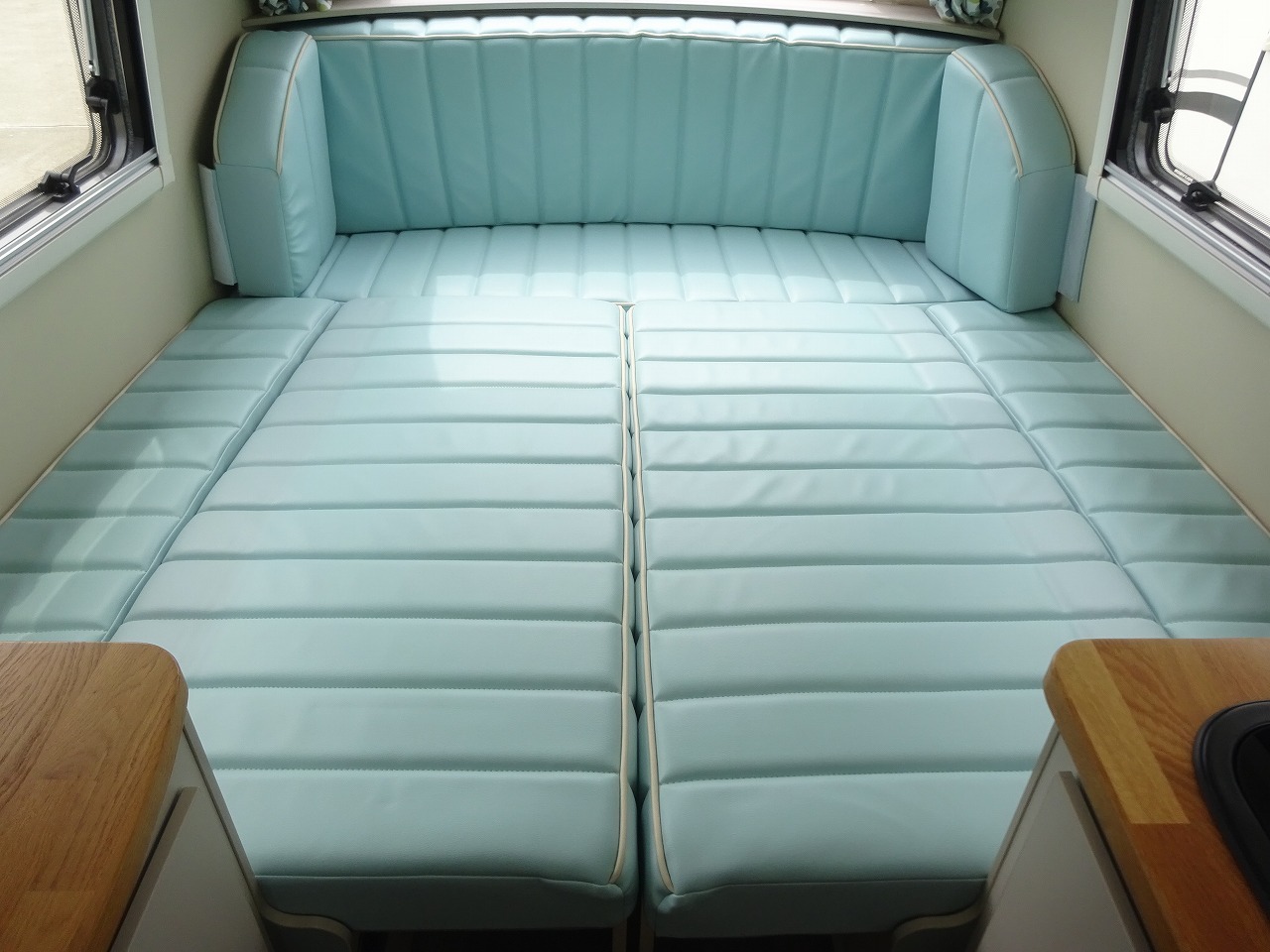 キャンピングカートレーラー