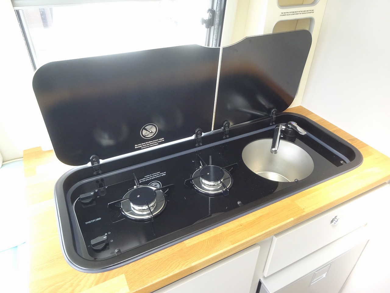 キャンピングカートレーラー