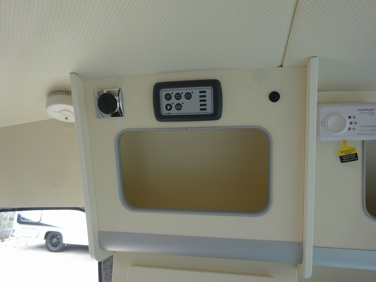 キャンピングカートレーラー