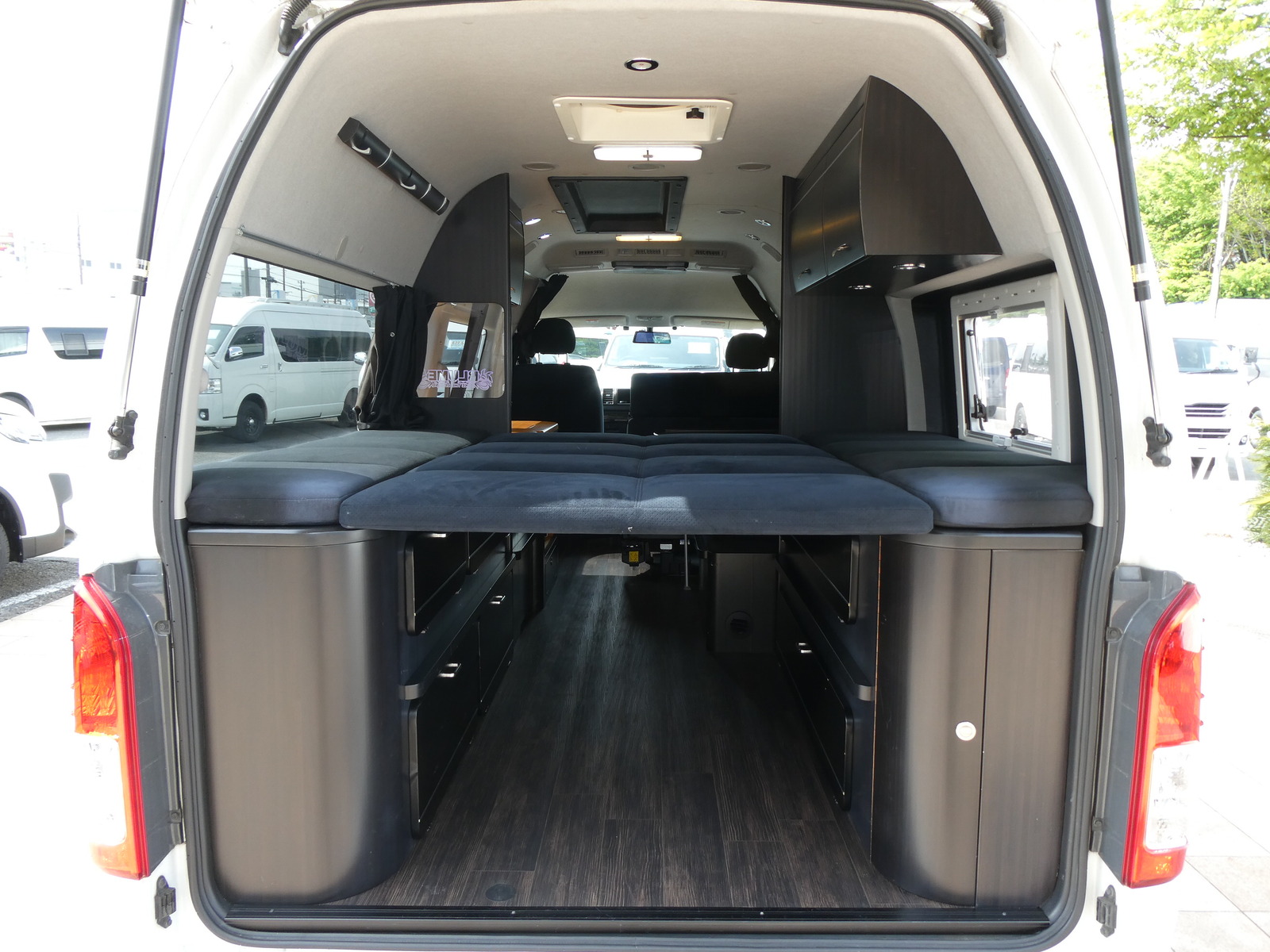 キャンピングカーバンコン