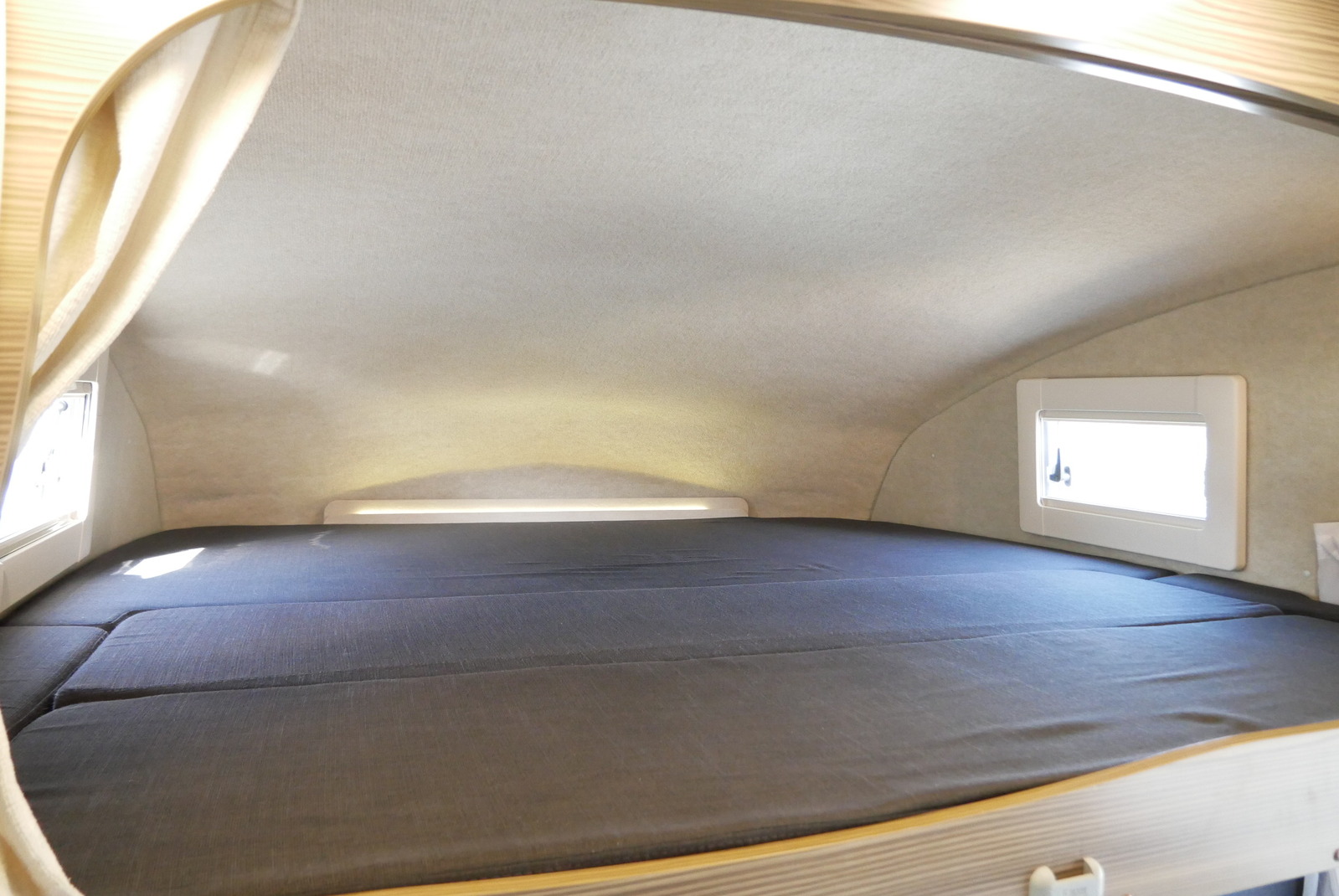 キャンピングカーキャブコン