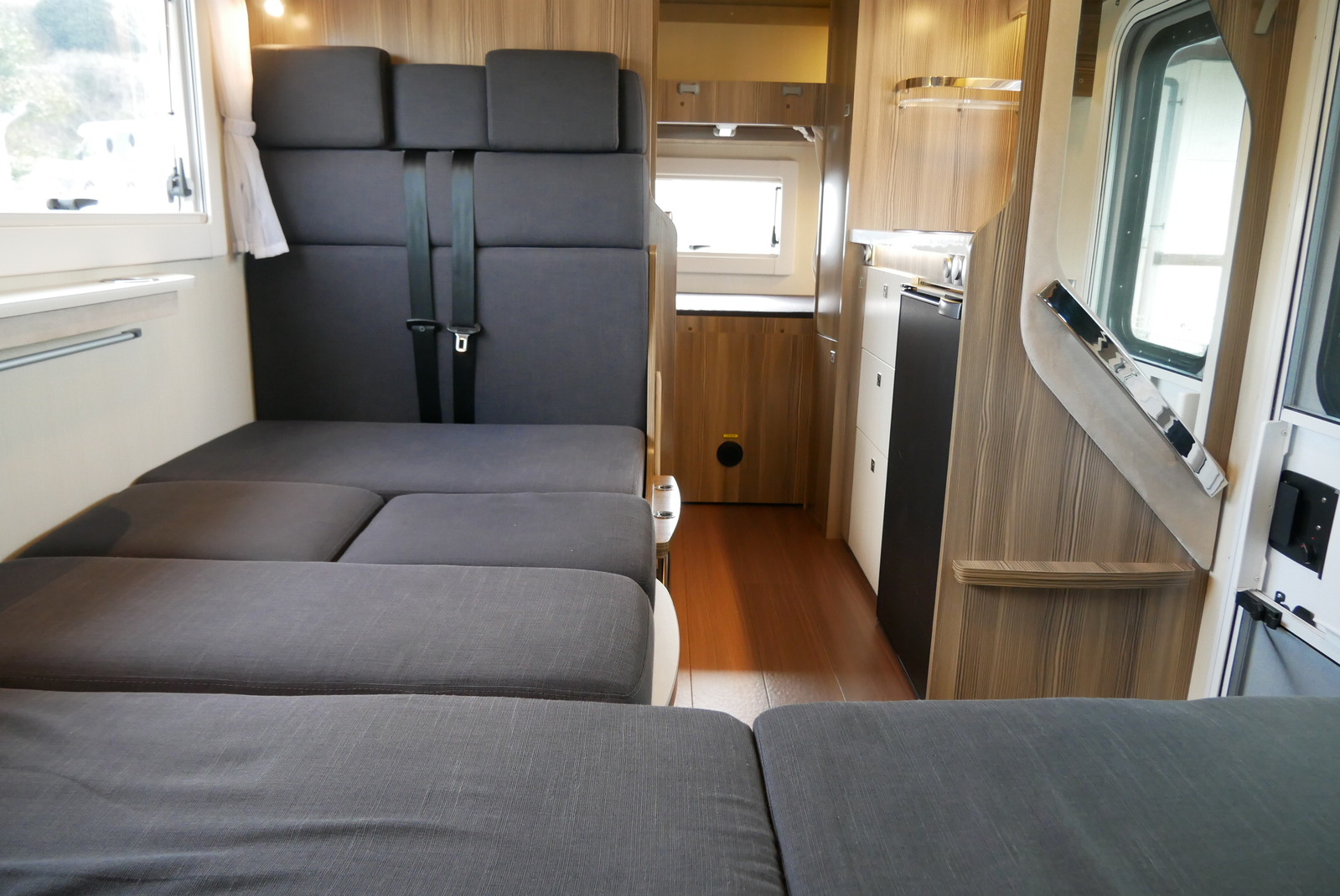 キャンピングカーキャブコン