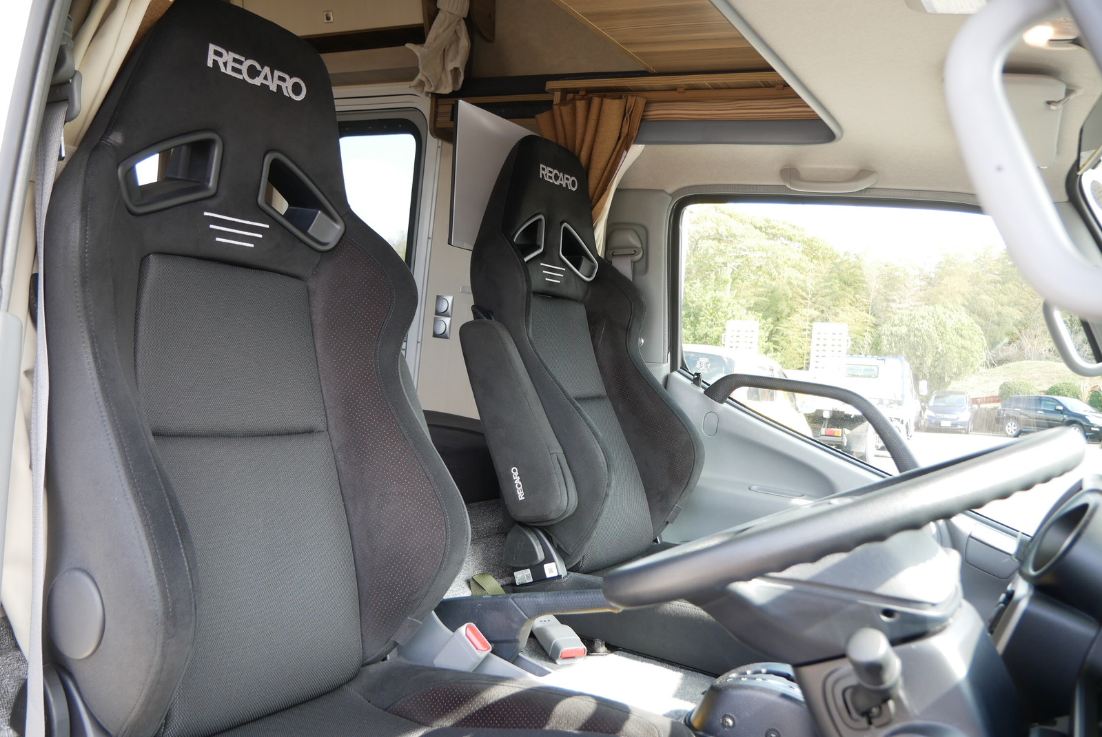 キャンピングカーキャブコン