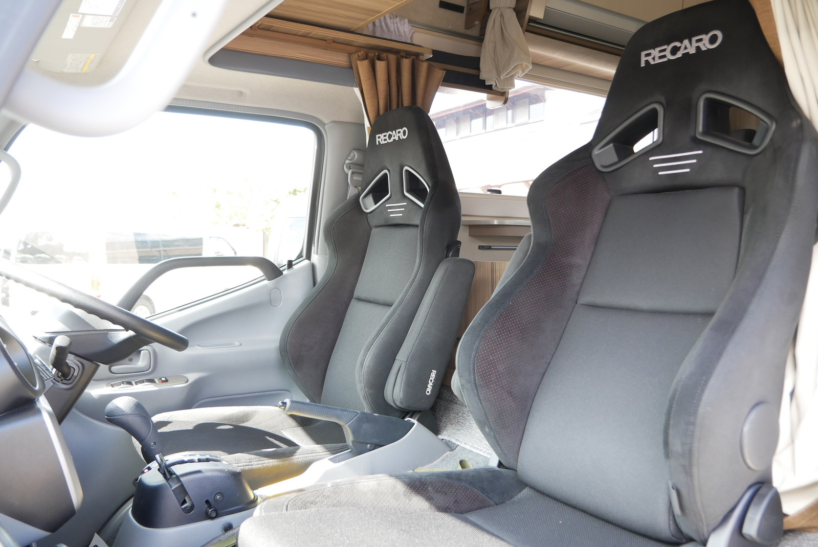 キャンピングカーキャブコン