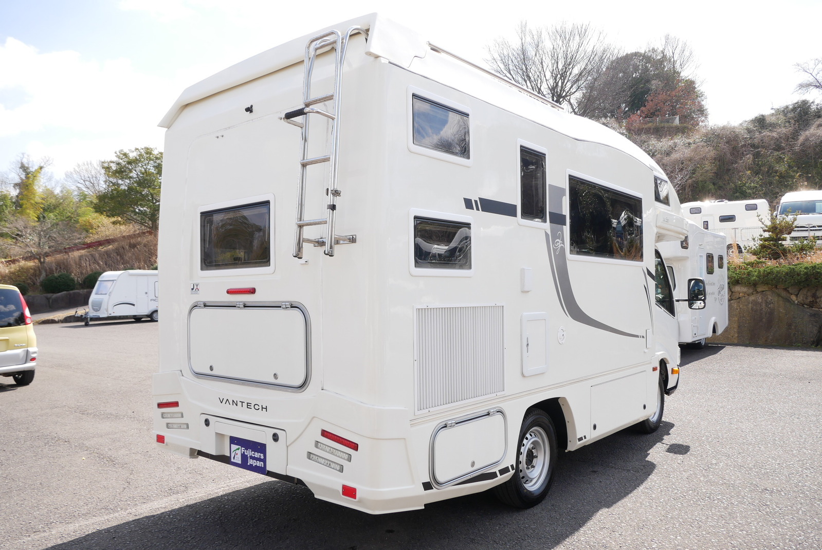 キャンピングカーキャブコン